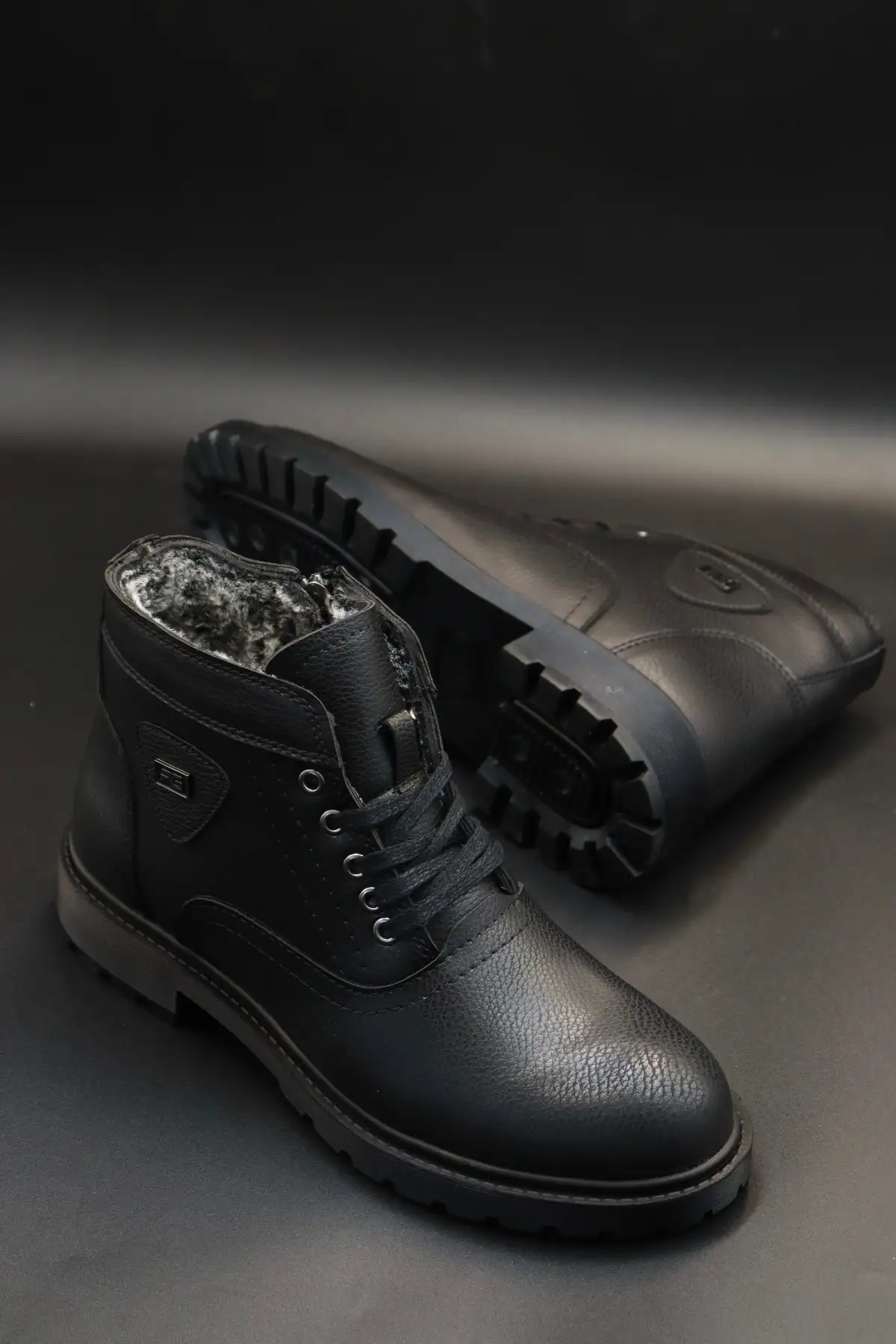 بوت مردانه کفش   مشکی با پوشش خز، مقاوم و ضد آب برند HEROD - 7588 بوت مردانه کفش مشکی با پوشش خز، مقاوم و ضد آب برند HEROD - 7588