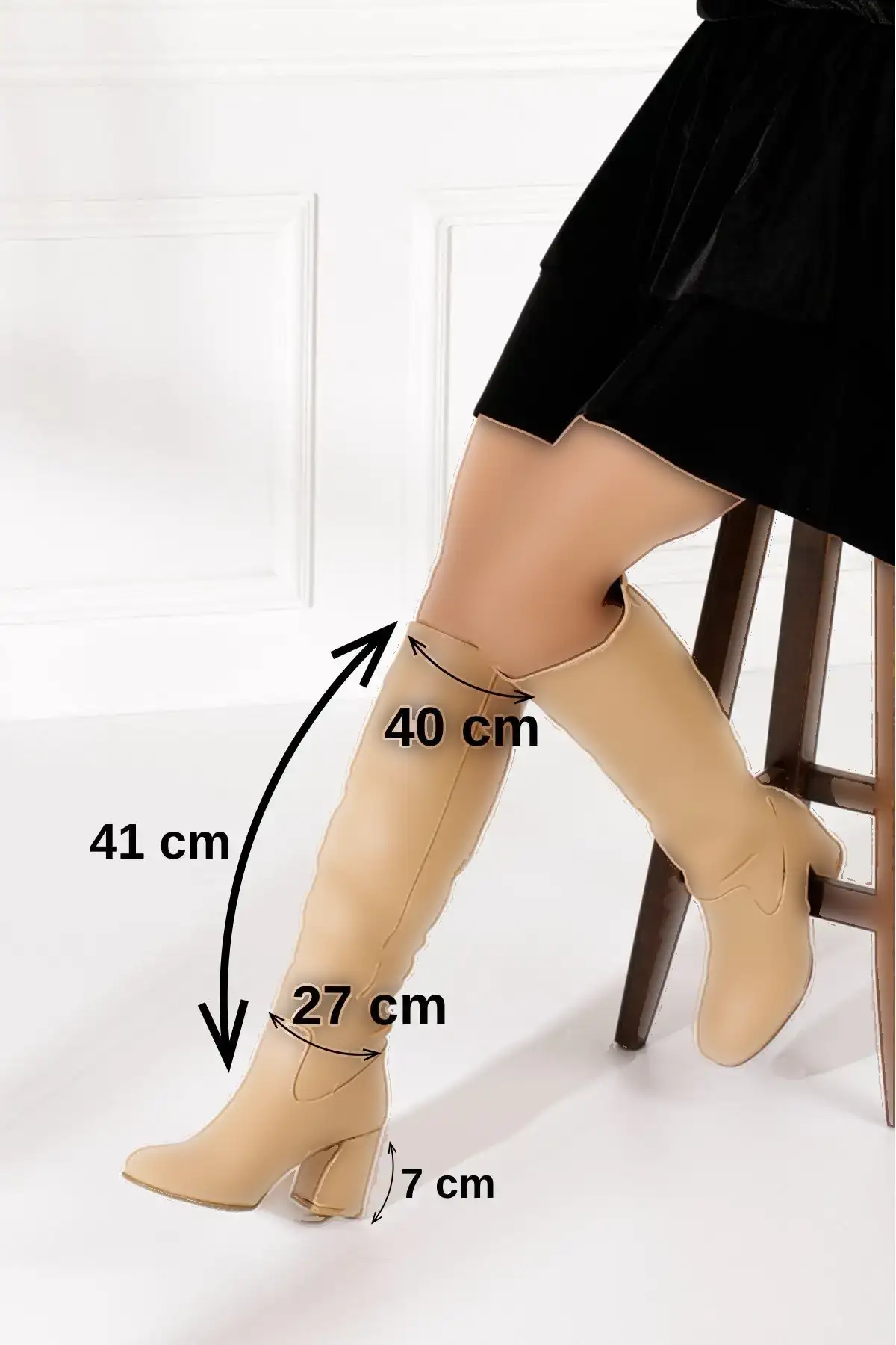 بوت و نیم بوت زنانه چکمه  رزمره با ساق زیر زان، پاشنه ضخیم، نک گرد  کفی دندانهدار، دارای آستر پشمی  بدن زیپ ۲۰۷ برند Allyup - 8117 بوت و نیم بوت زنانه چکمه رزمره با ساق زیر زان، پاشنه ضخیم، نک گرد کفی دندانهدار، دارای آستر پشمی بدن زیپ ۲۰۷ برند Allyup - 8117