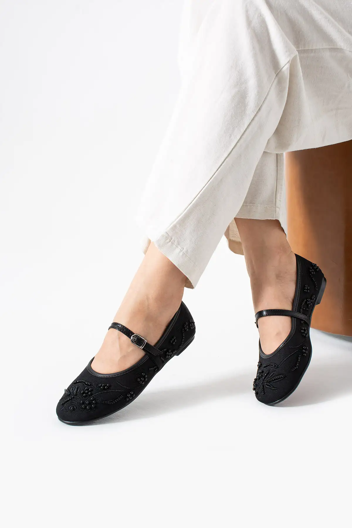 کفش تخت زنانه بافت گلدار با جزئیات مروارید مدل میلان برای خانمها برند Bufu - 8315 کفش تخت زنانه بافت گلدار با جزئیات مروارید مدل میلان برای خانمها برند Bufu - 8315