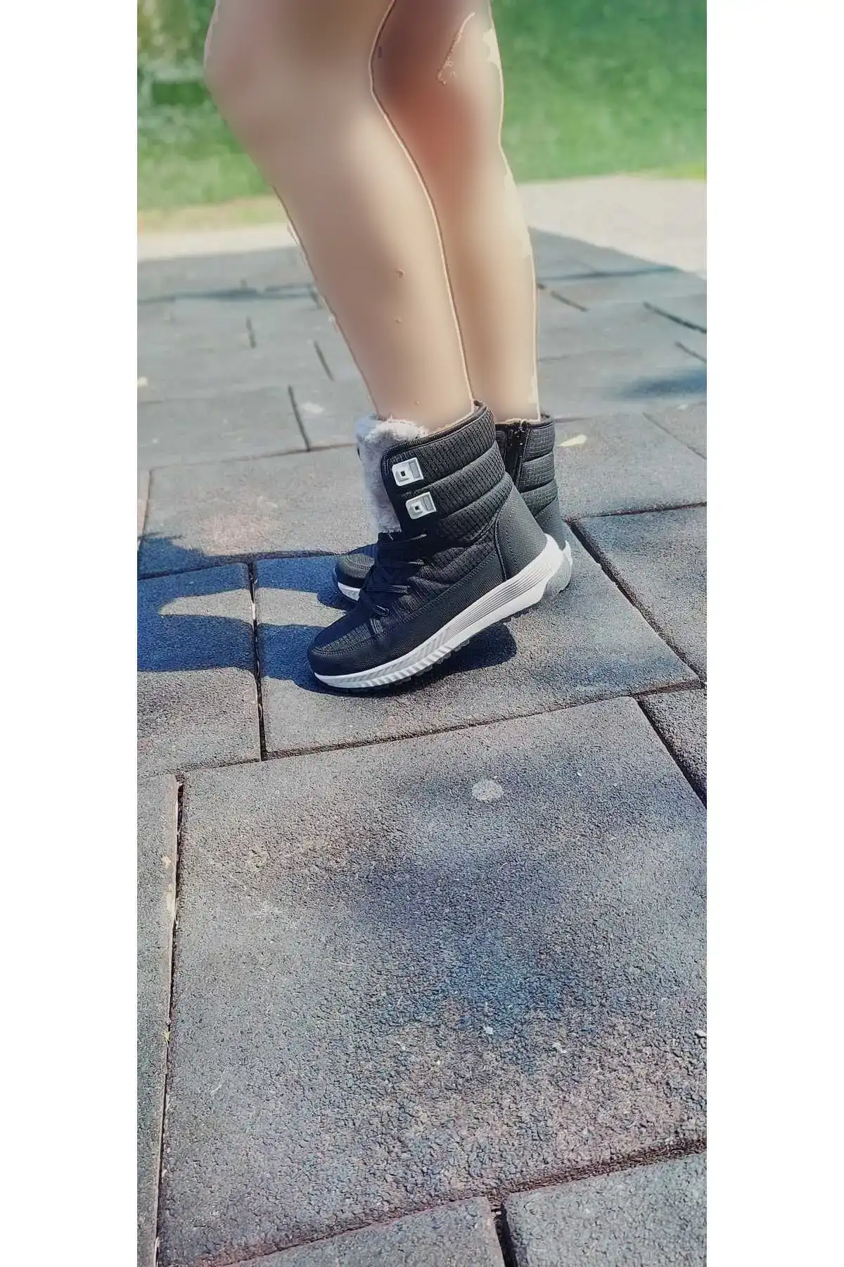 بوت و نیم بوت زنانه کفش برف با ریه پشمی  بند، ضد آب  با زیره غیر لغزنده برند zera - 7710 بوت و نیم بوت زنانه کفش برف با ریه پشمی بند، ضد آب با زیره غیر لغزنده برند zera - 7710