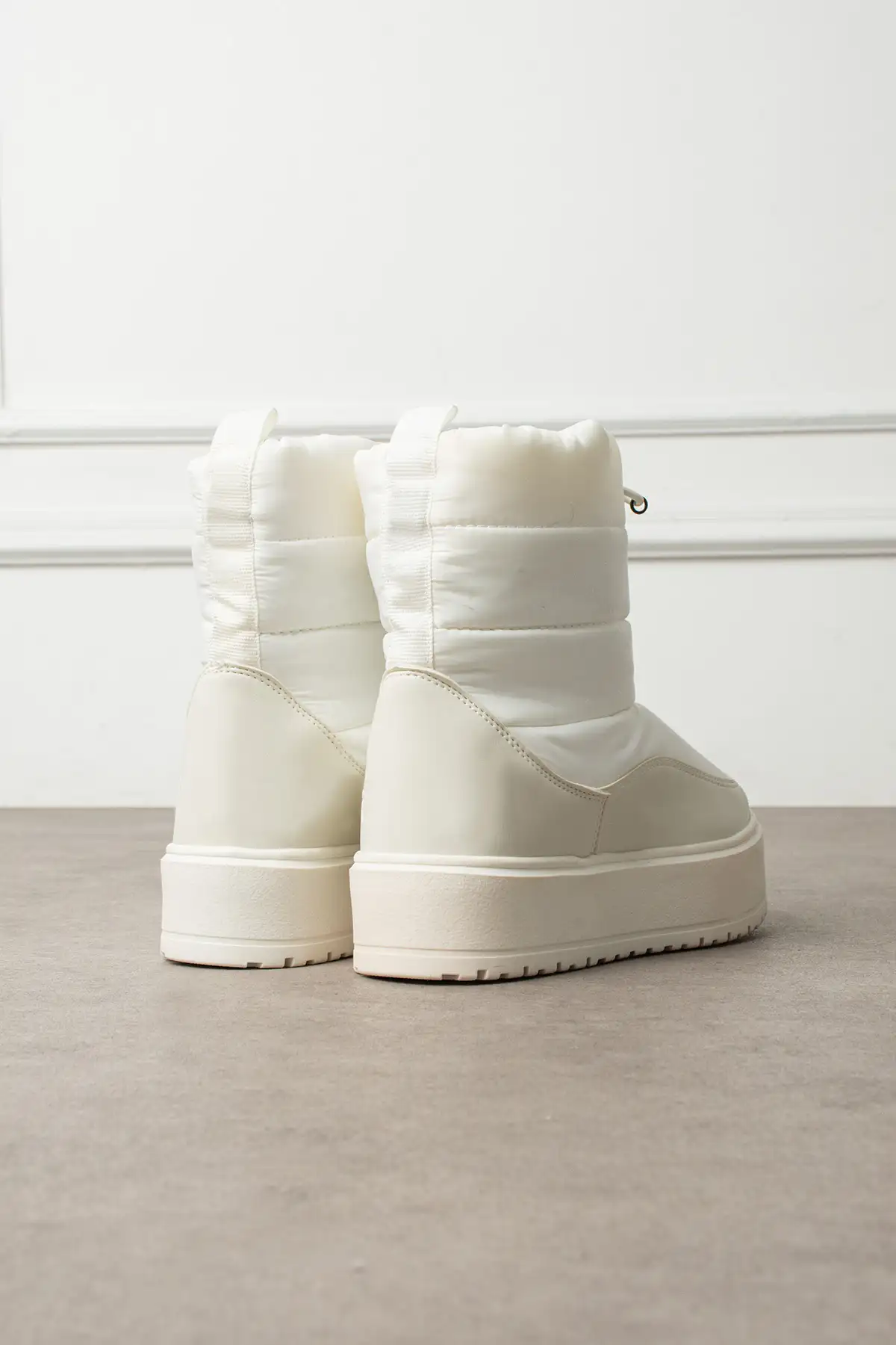 بوت و نیم بوت زنانه کتانی کرم رنگ کفی ضخیم  راحت مخصص زمستان از پارچه مقام برند Genel Markalar - 7693 بوت و نیم بوت زنانه کتانی کرم رنگ کفی ضخیم راحت مخصص زمستان از پارچه مقام برند Genel Markalar - 7693