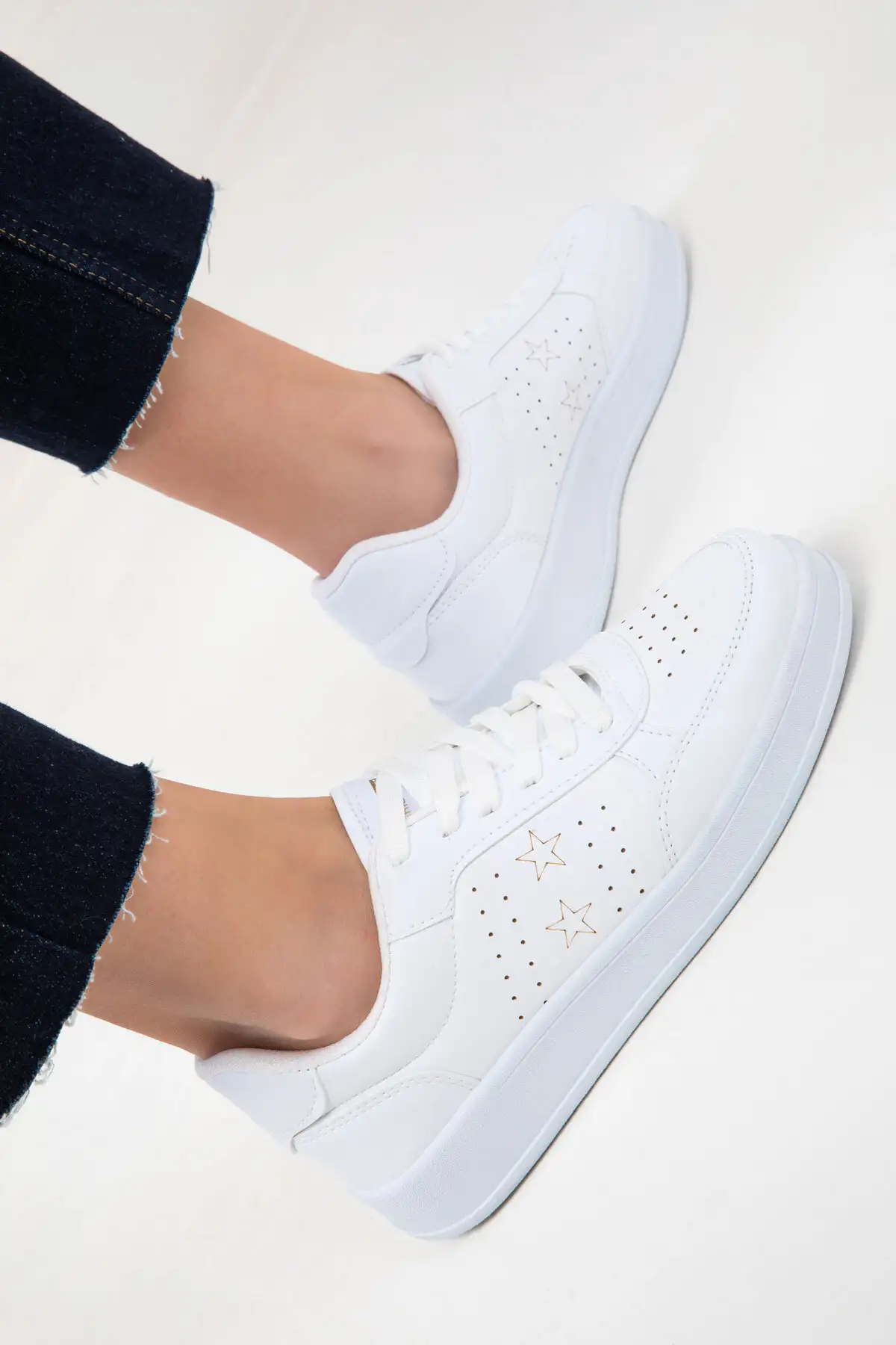 کفش کتانی زنانه   سفید 20157 برند SOHO - 7726 کفش کتانی زنانه سفید 20157 برند SOHO - 7726