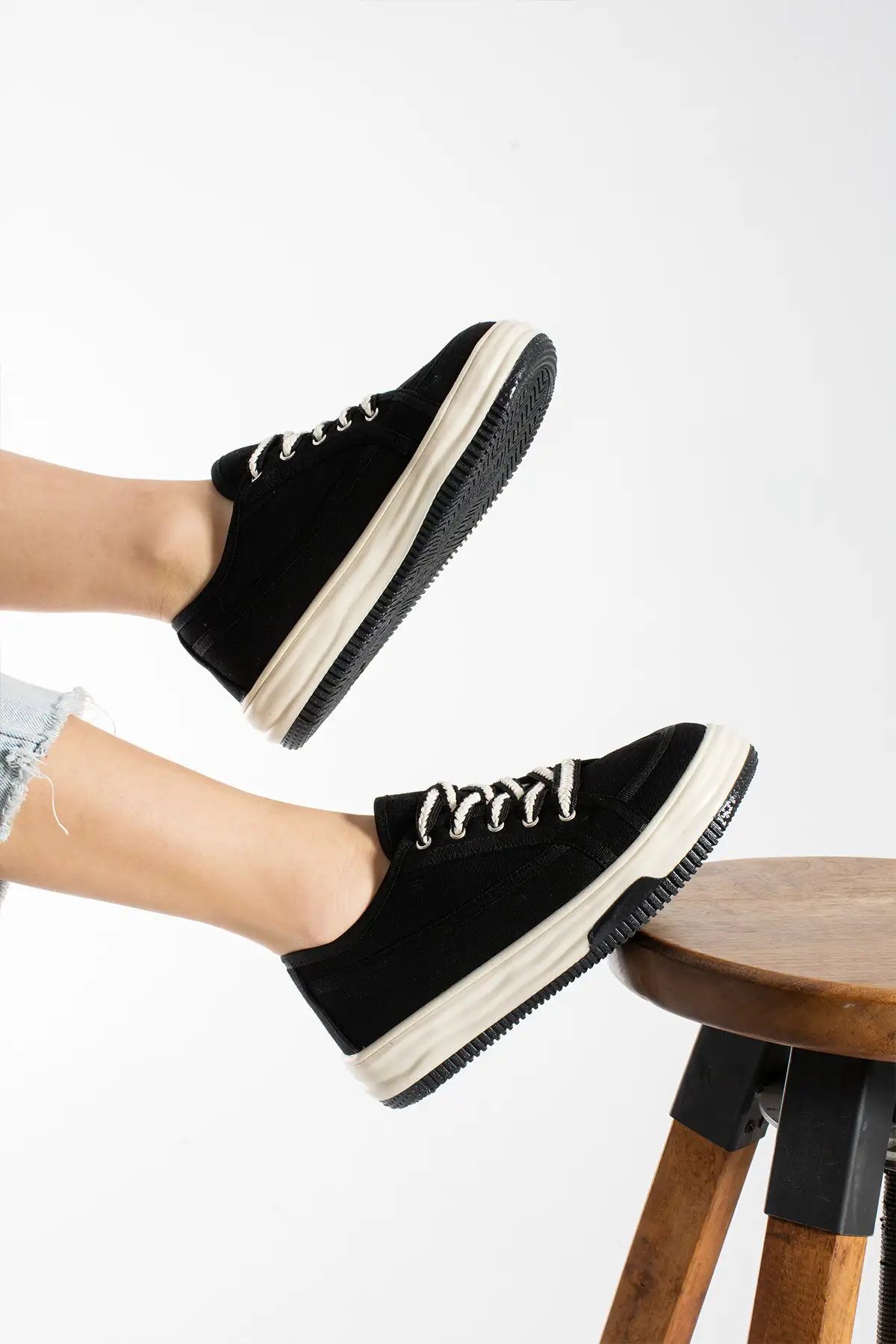 کفش کتانی زنانه  روزمره  کتان اسپورت برند Jagra outdoors - 7969 کفش کتانی زنانه روزمره کتان اسپورت برند Jagra outdoors - 7969