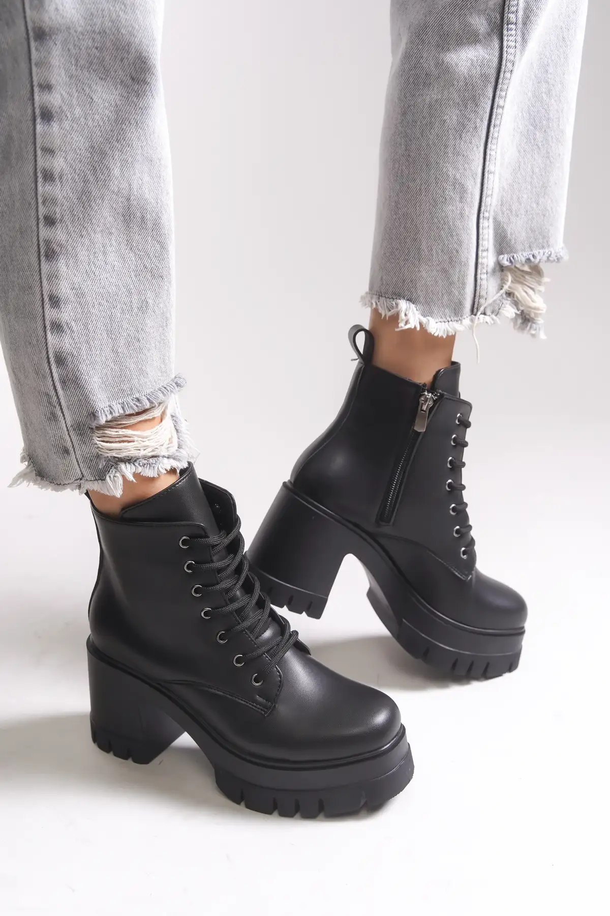 بوت و نیم بوت زنانه Bot پاشنهدار  نانر ۰۰۱۲۵۰۴ سیاه چرم برند Riccon - 7749 بوت و نیم بوت زنانه Bot پاشنهدار نانر ۰۰۱۲۵۰۴ سیاه چرم برند Riccon - 7749