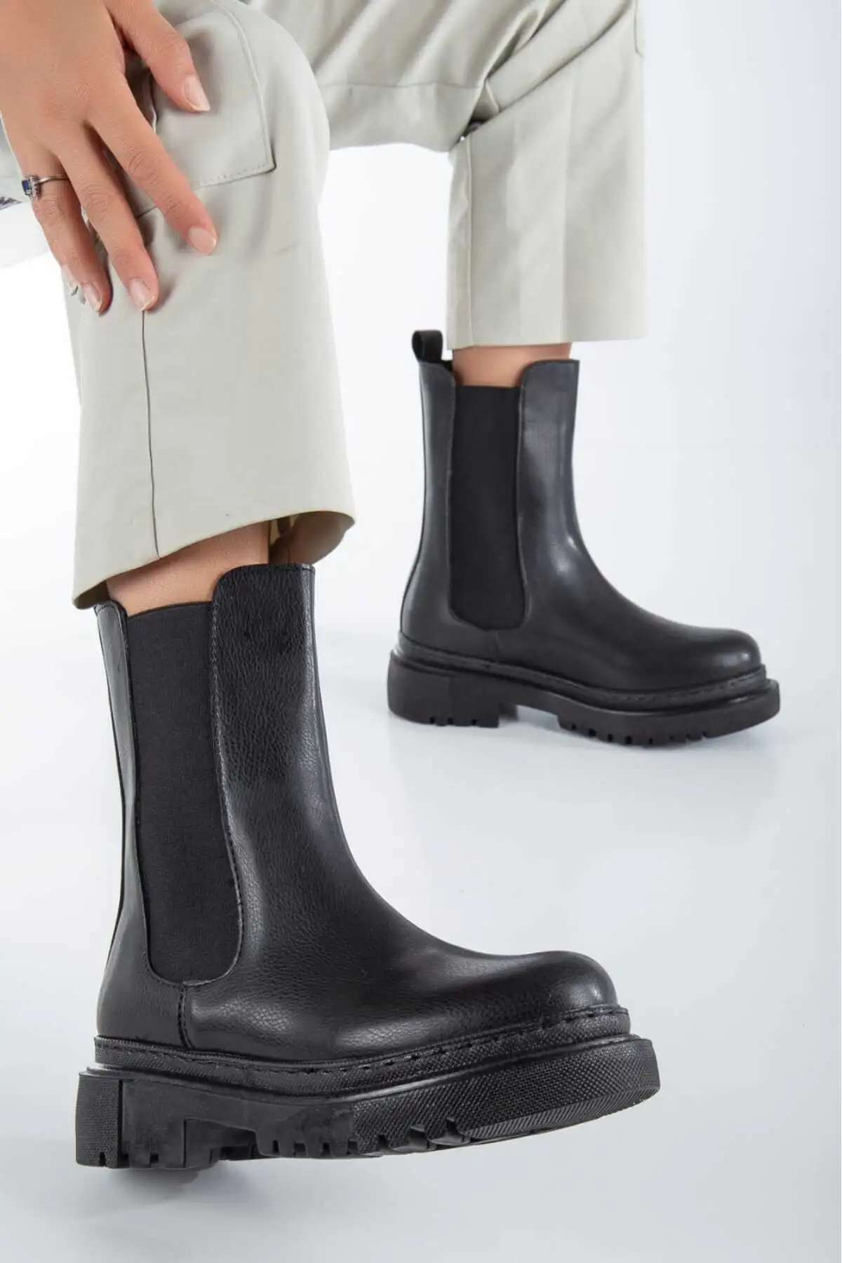 بوت و نیم بوت زنانه چکمه بلند مشکی  با کفی ضخیم  ضد آب مدل Wsb0282 برند Weynes - 7546 بوت و نیم بوت زنانه چکمه بلند مشکی با کفی ضخیم ضد آب مدل Wsb0282 برند Weynes - 7546