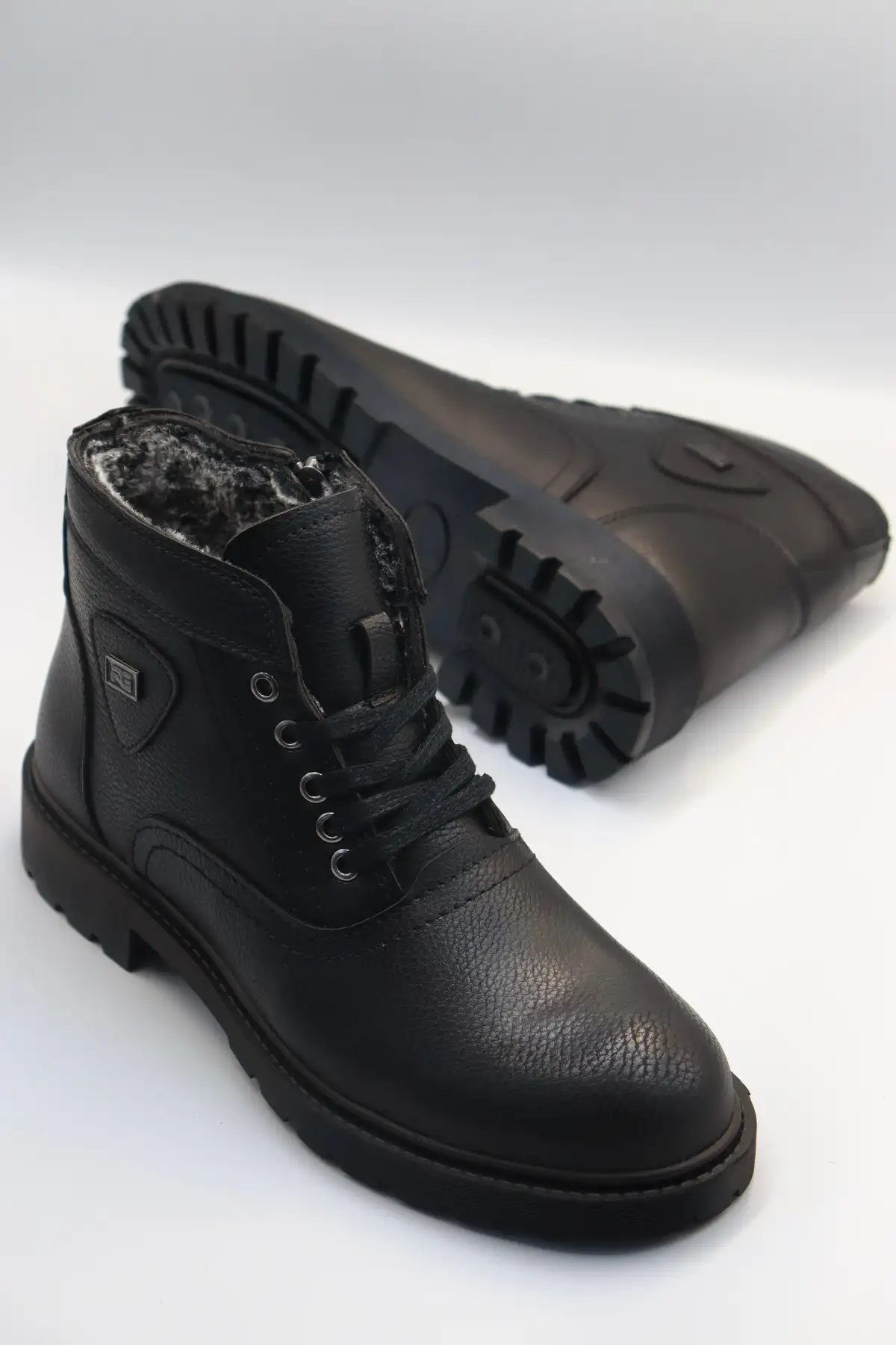 بوت مردانه کفش   مشکی با پوشش خز، مقاوم و ضد آب برند HEROD - 7588 بوت مردانه کفش مشکی با پوشش خز، مقاوم و ضد آب برند HEROD - 7588