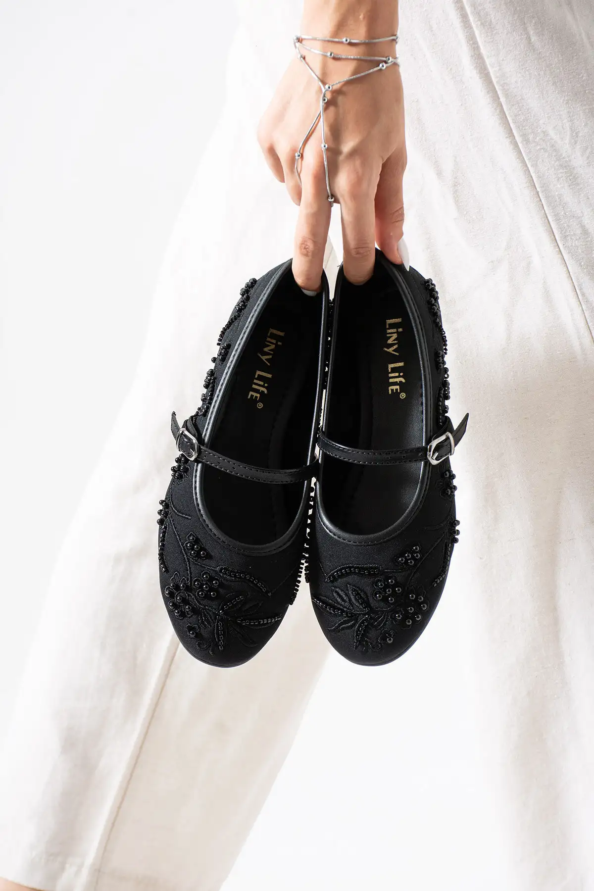 کفش تخت زنانه بافت گلدار با جزئیات مروارید مدل میلان برای خانمها برند Bufu - 8315 کفش تخت زنانه بافت گلدار با جزئیات مروارید مدل میلان برای خانمها برند Bufu - 8315