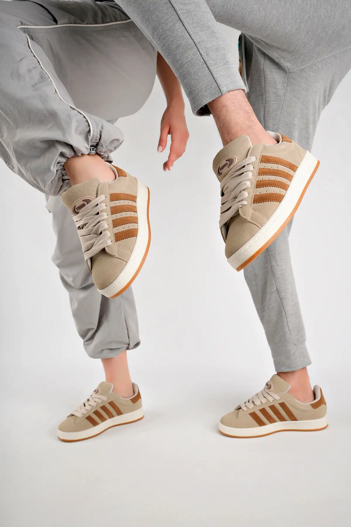 کفش سایز بزرگ مردانه کتانی ورزشی بژ قهوهای برند Freemax - 7882 کفش سایز بزرگ مردانه کتانی ورزشی بژ قهوهای برند Freemax - 7882