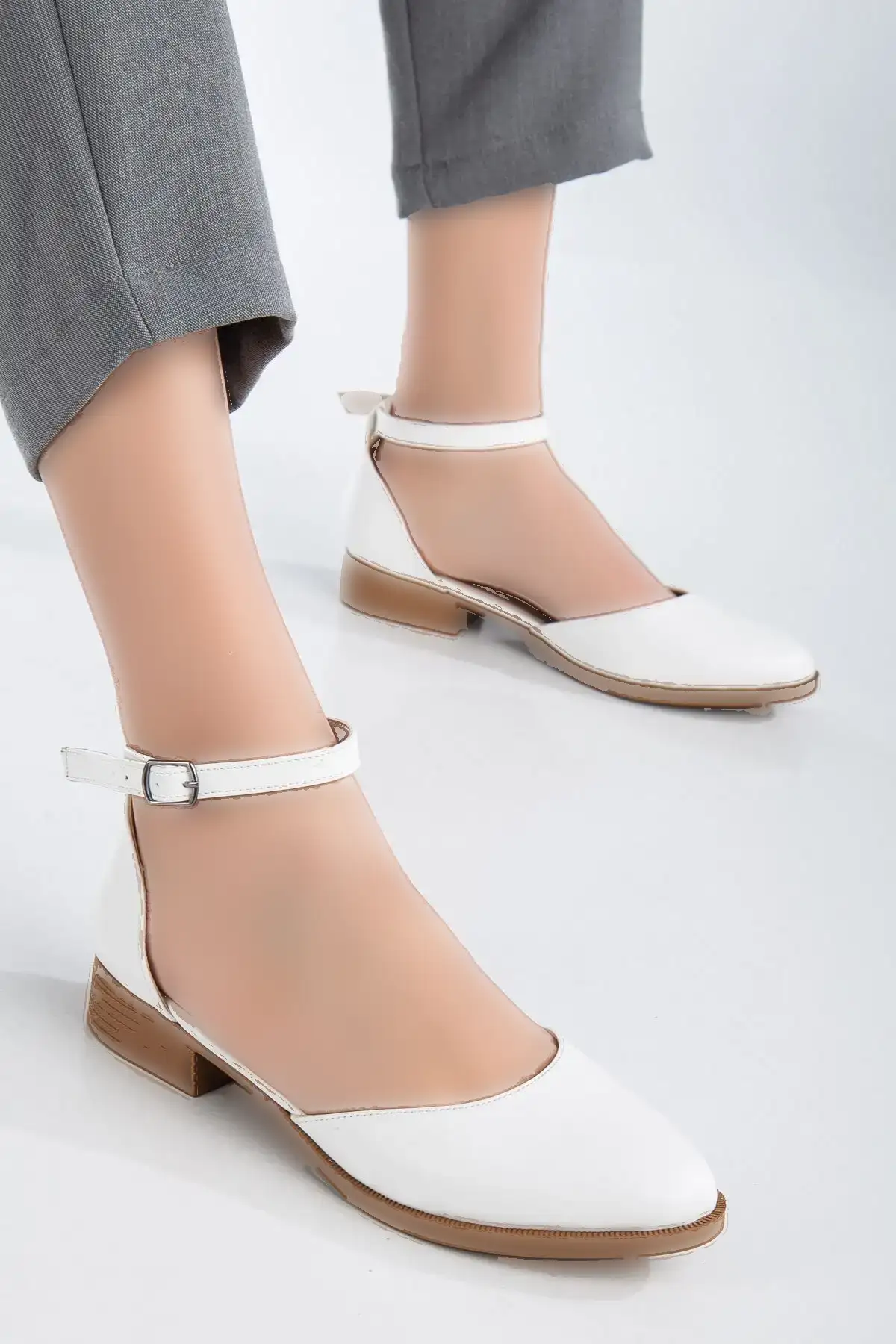 کفش تخت زنانه چرم پاشنه کوتاه تیندا سفید برند MaskButik - 8331