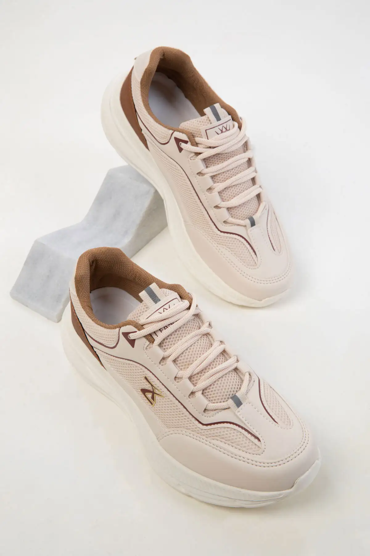 کفش کتانی زنانه  اسپرت  بیج-طلا 20414 برند SOHO - 7720 کفش کتانی زنانه اسپرت بیج-طلا 20414 برند SOHO - 7720