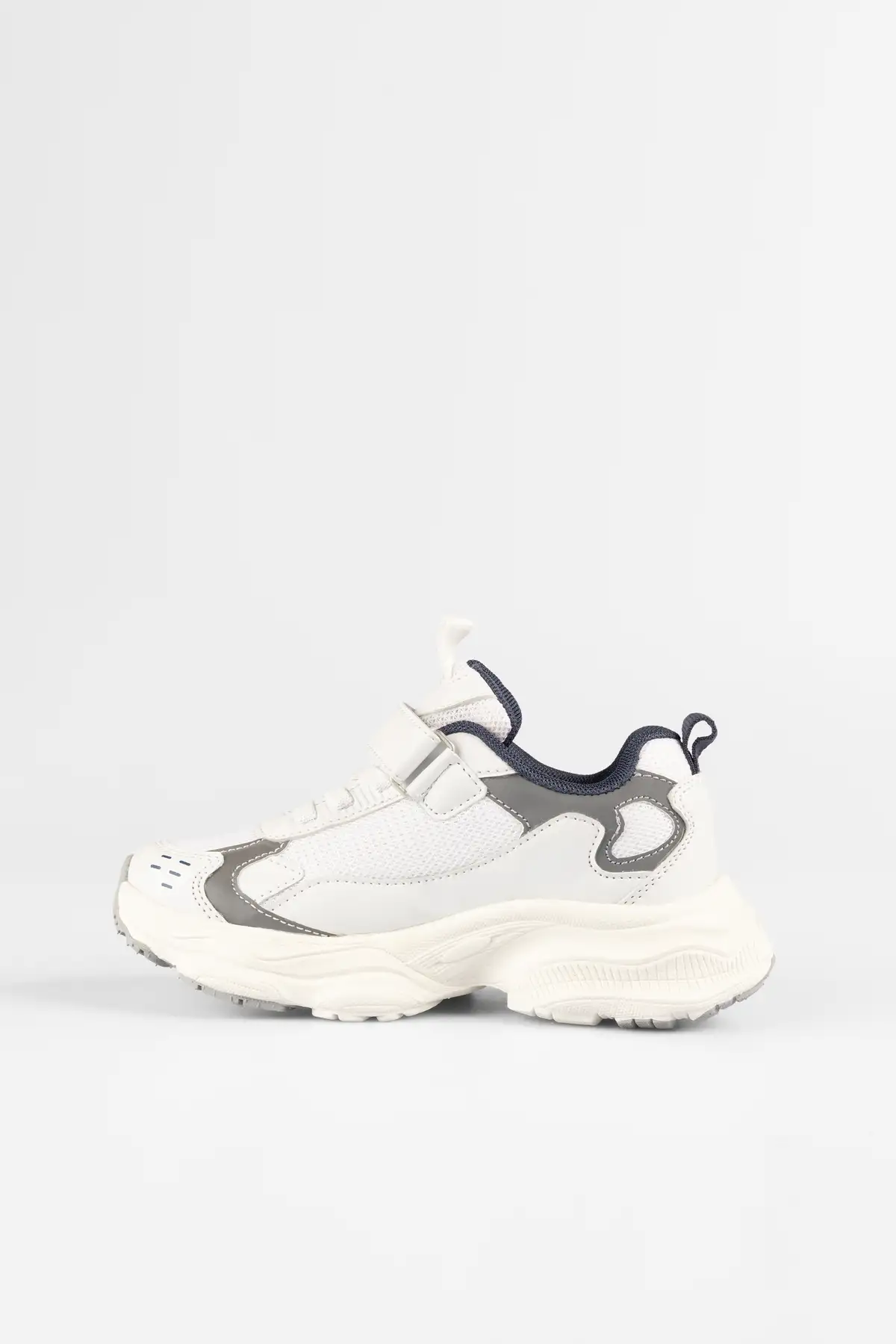 کفش پسرانه  کتانی راحتی سفید بچگانه ارتوپدیک برند Vicco - 8289 کفش پسرانه کتانی راحتی سفید بچگانه ارتوپدیک برند Vicco - 8289