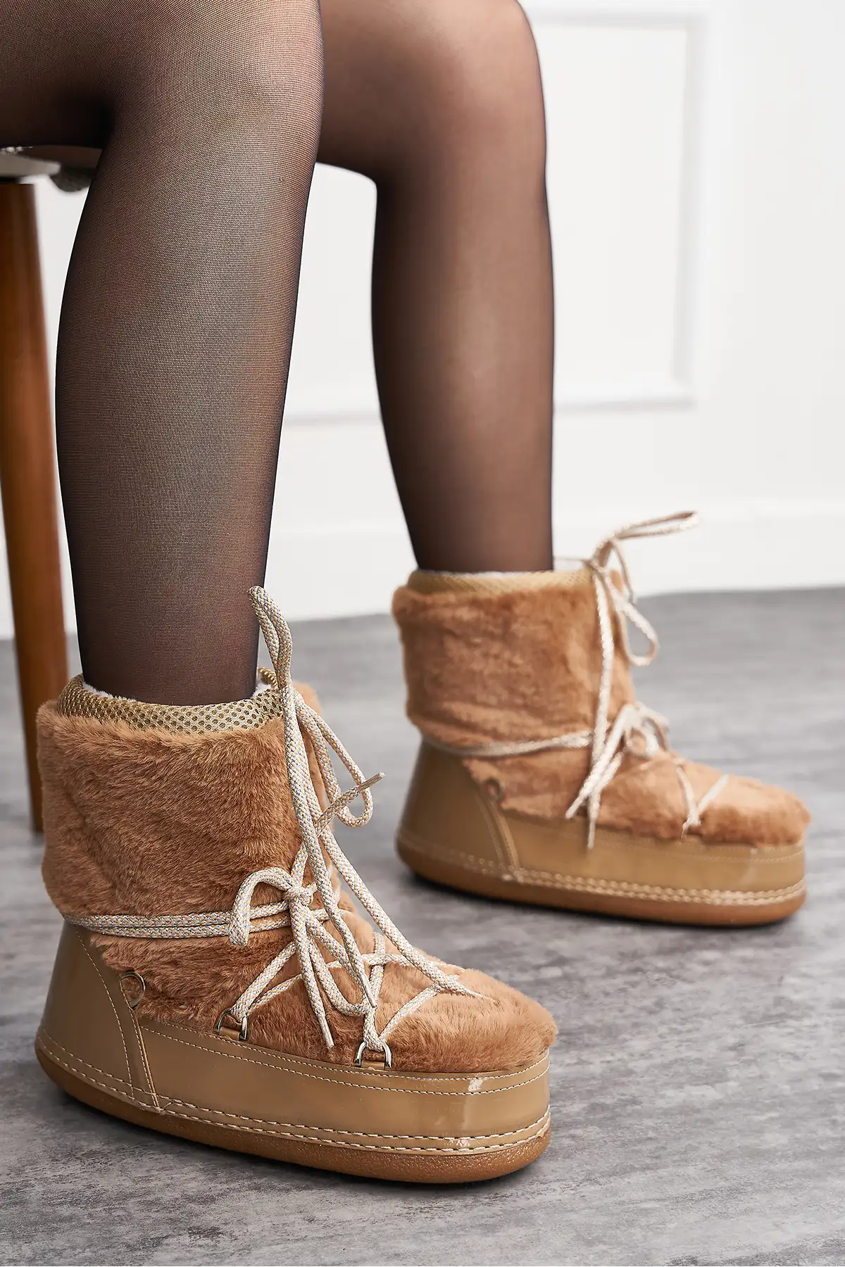 بوت و نیم بوت زنانه چکمههای رزمره  قههای با پاشنه ضخیم  کفی داخلی پشمی، دارای بند، مناسب برای مادر  دختر 327 برند Nstil - 8351 بوت و نیم بوت زنانه چکمههای رزمره قههای با پاشنه ضخیم کفی داخلی پشمی، دارای بند، مناسب برای مادر دختر 327 برند Nstil - 8351