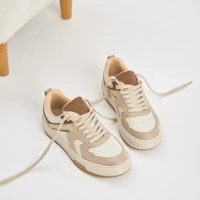 کفش کتانی زنانه ورزشی رنگ بژ با کفی حرارتی و بنددار برند Tonny Black - 7937