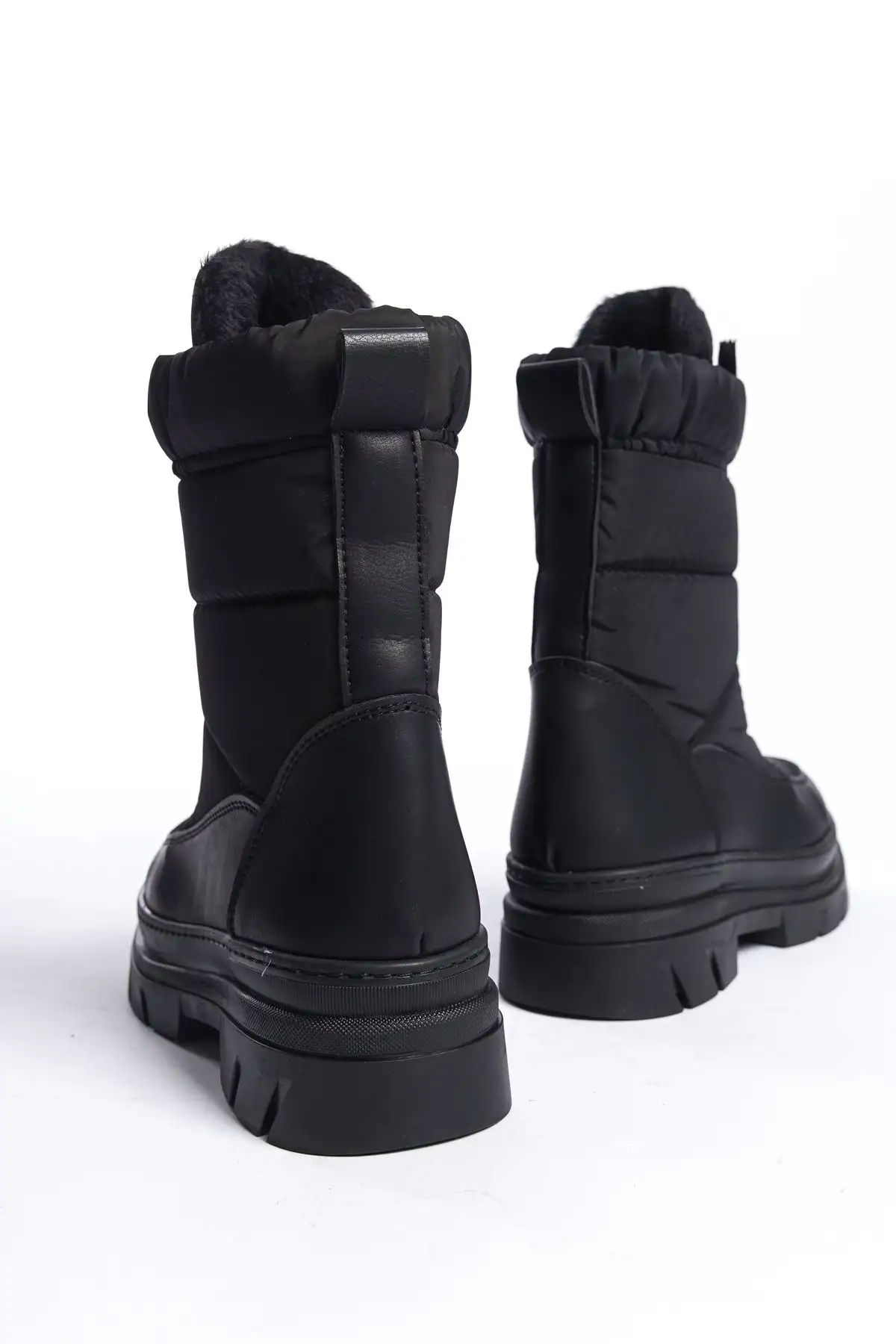 بوت و نیم بوت زنانه چکمه  با زیپ جل  کف ضخیم دندانهدار برند MARSEDO - 7678 بوت و نیم بوت زنانه چکمه با زیپ جل کف ضخیم دندانهدار برند MARSEDO - 7678