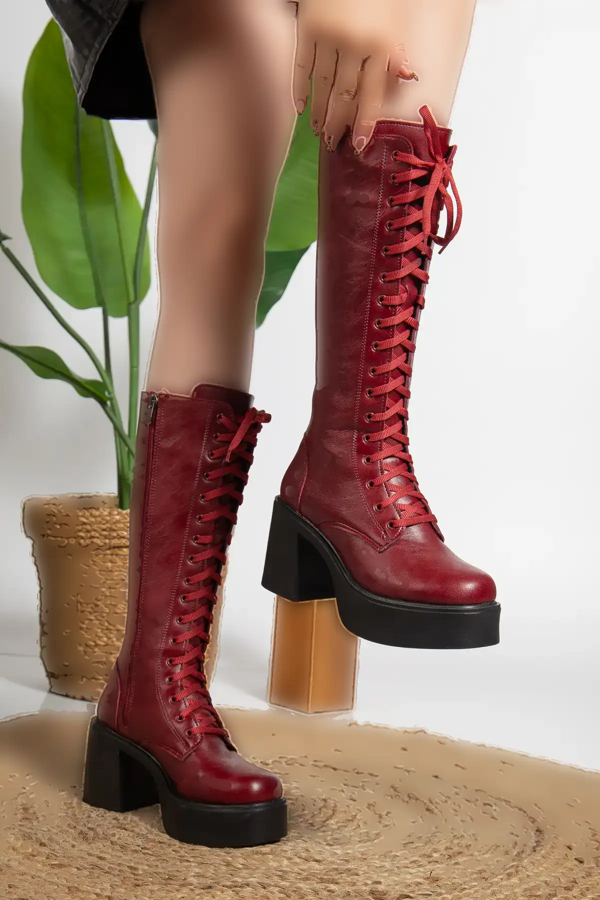 بوت و نیم بوت زنانه چکمه پستالی با بند  برند BUİSTİ - 8106 بوت و نیم بوت زنانه چکمه پستالی با بند برند BUİSTİ - 8106