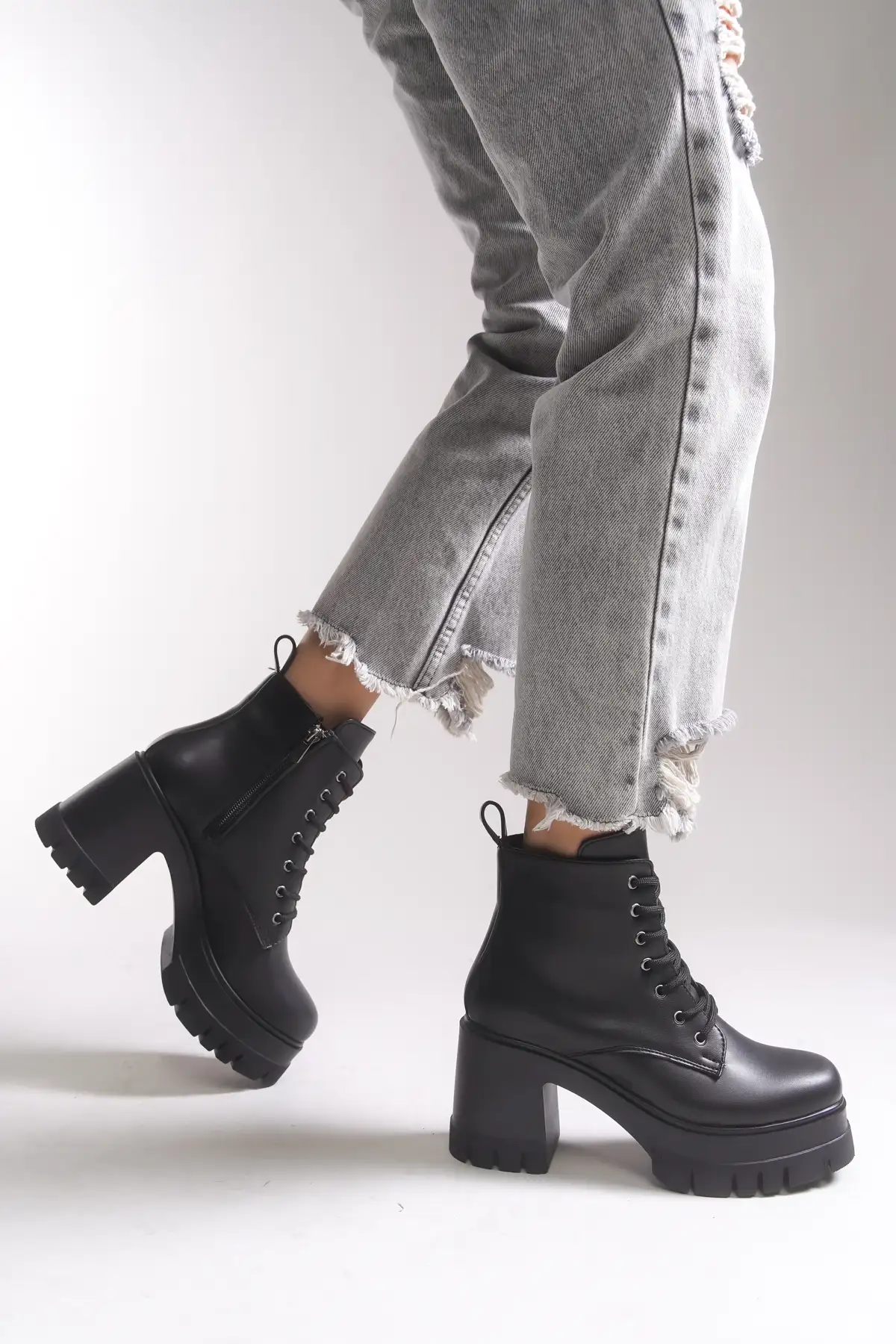 بوت و نیم بوت زنانه Bot پاشنهدار  نانر ۰۰۱۲۵۰۴ سیاه چرم برند Riccon - 7749 بوت و نیم بوت زنانه Bot پاشنهدار نانر ۰۰۱۲۵۰۴ سیاه چرم برند Riccon - 7749