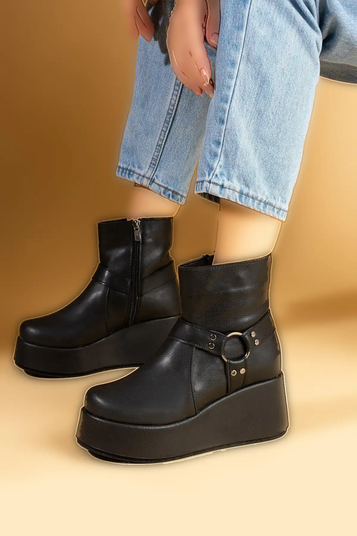 بوت و نیم بوت زنانه پتین  پلتفرم بلند مشکی با کفی برجسته مشکی برند Pembe Potin - 7794 بوت و نیم بوت زنانه پتین پلتفرم بلند مشکی با کفی برجسته مشکی برند Pembe Potin - 7794