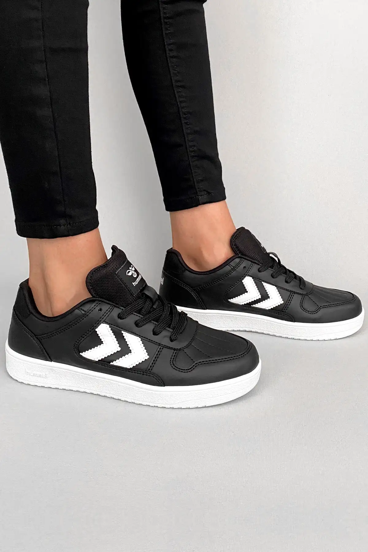 کفش کتانی زنانه  ورزشی و اسنیکر سیاه COURT 1990  برند hummel - 7967 کفش کتانی زنانه ورزشی و اسنیکر سیاه COURT 1990 برند hummel - 7967