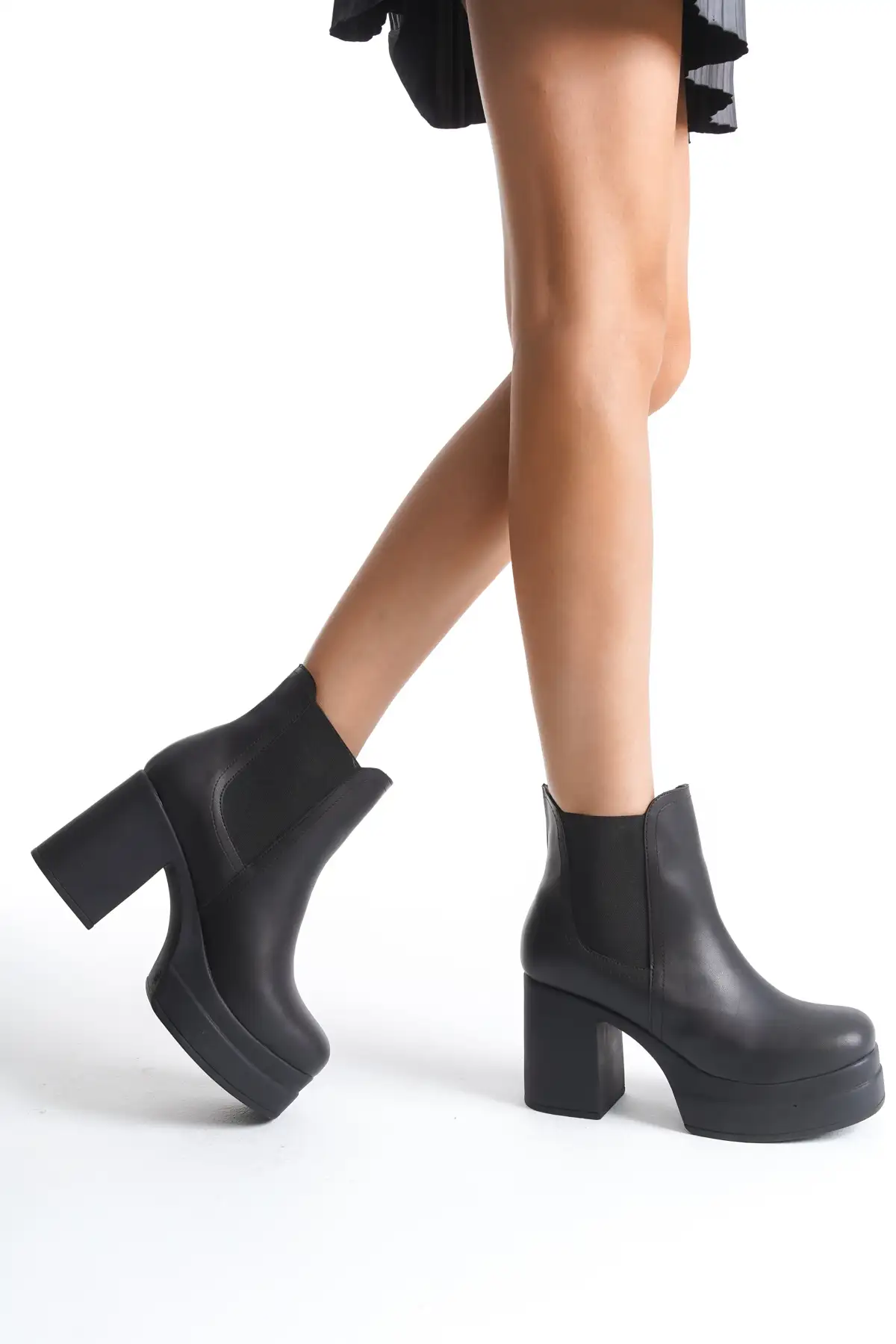 بوت و نیم بوت زنانه چکمه های پلتفرم طراحی یژه  با کفی لاستیکی دگانه برند Shoesers - 7761 بوت و نیم بوت زنانه چکمه های پلتفرم طراحی یژه با کفی لاستیکی دگانه برند Shoesers - 7761