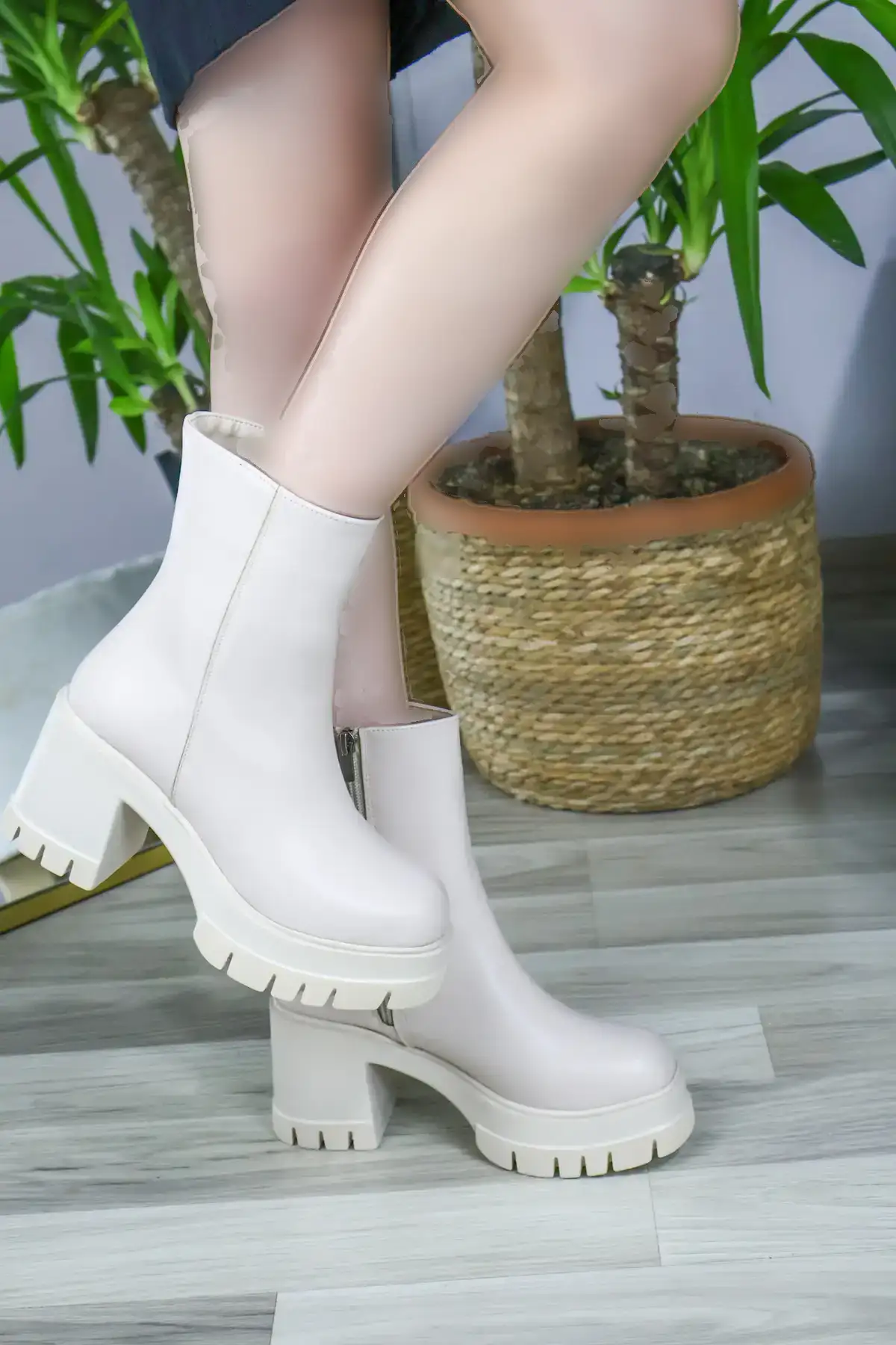 بوت و نیم بوت زنانه  قههای  با پلتفرم 8 سانتی متر  زیپدار برند asmi shoes - 7781 بوت و نیم بوت زنانه قههای با پلتفرم 8 سانتی متر زیپدار برند asmi shoes - 7781