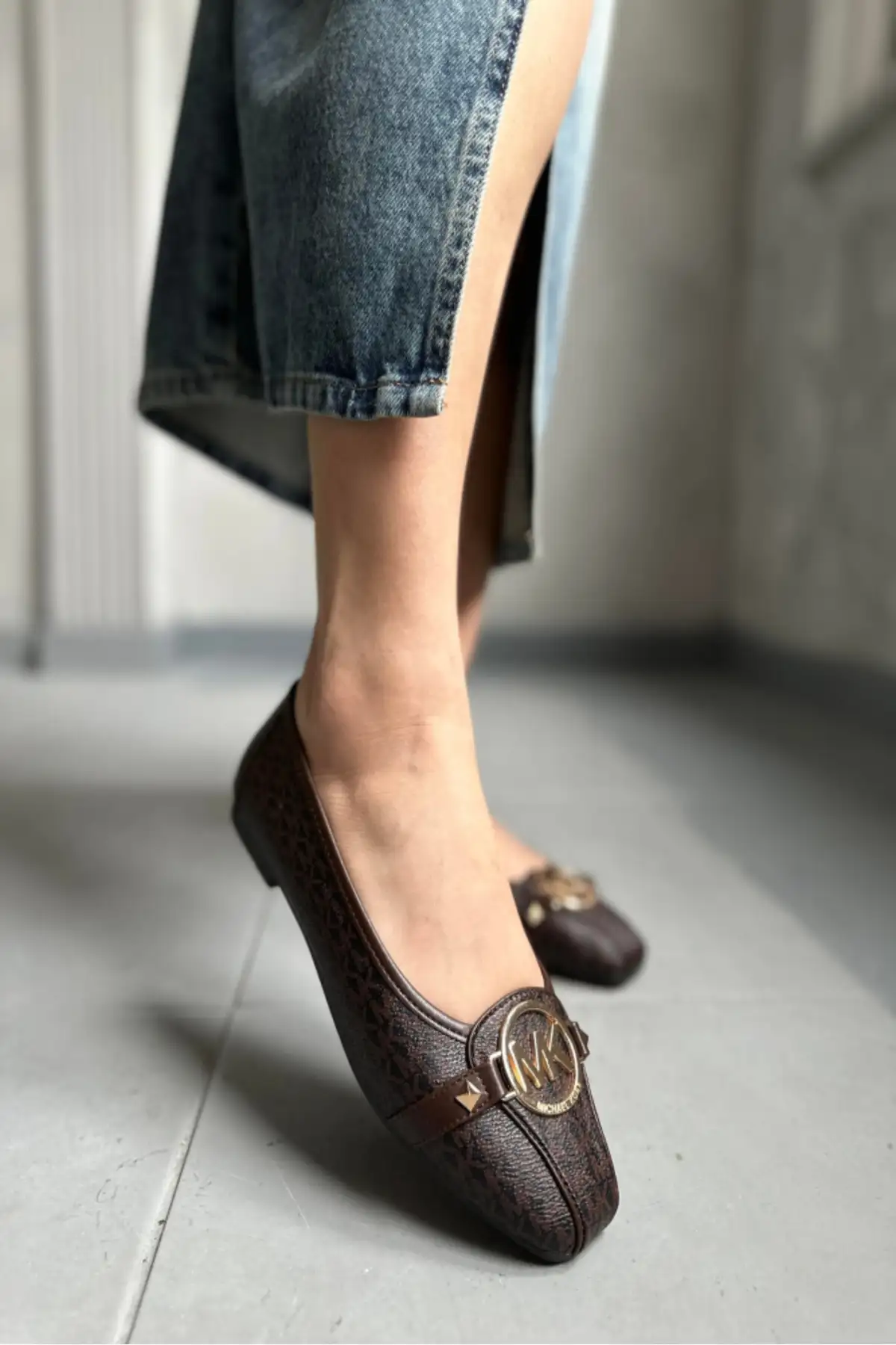 کفش تخت زنانه بابت  قهوهای با طراحی جزئیاتدار تکهای برند TubiBella - 8322 کفش تخت زنانه بابت قهوهای با طراحی جزئیاتدار تکهای برند TubiBella - 8322