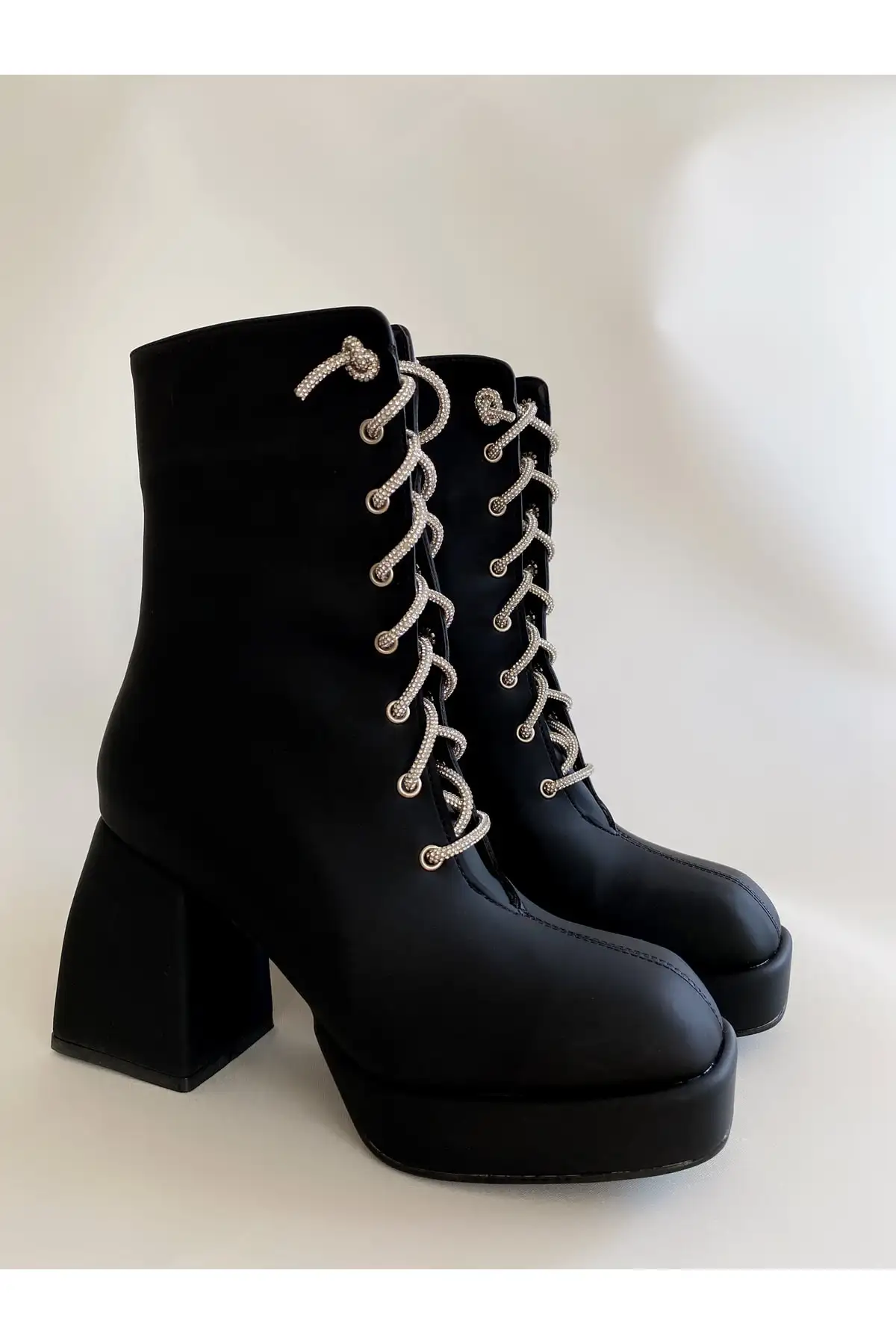 بوت و نیم بوت زنانه  پاشنهبلند پلتفرم چرم مات مشکی  با سنگهای کریستالی برند goodbye - 7822 بوت و نیم بوت زنانه پاشنهبلند پلتفرم چرم مات مشکی با سنگهای کریستالی برند goodbye - 7822