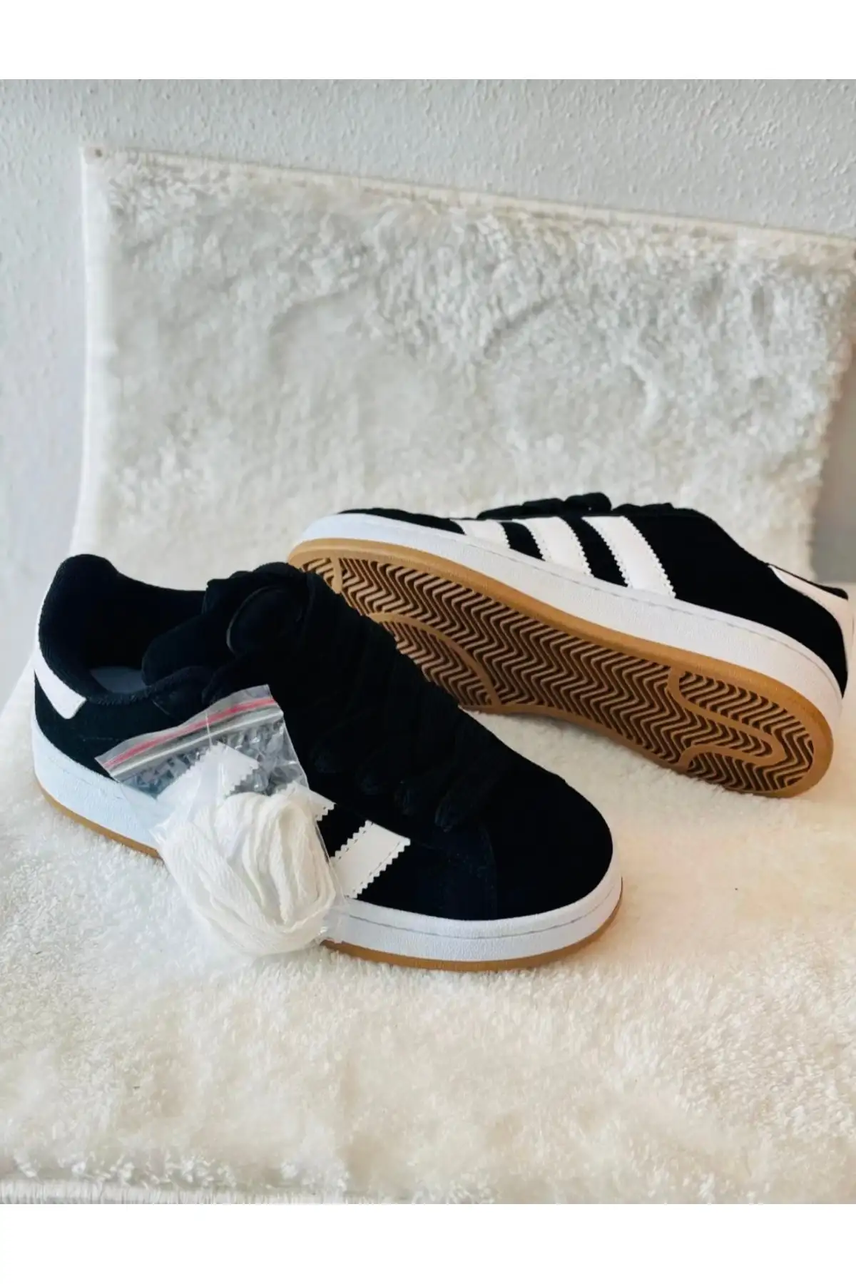 کفش کتانی زنانه  اسنیکر  مشکی با کفی اورتوپدیک ضد لغزش برند Campus - 7949 کفش کتانی زنانه اسنیکر مشکی با کفی اورتوپدیک ضد لغزش برند Campus - 7949