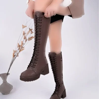 بوت و نیم‌ بوت زنانه چکمه‌ی پستی با پاشنه زیر زان برند BAHRİNA - 8119