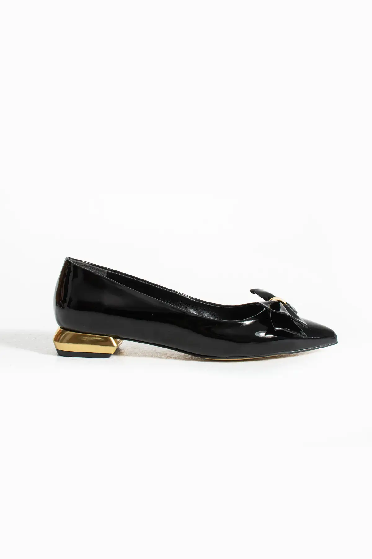 کفش تخت زنانه    وگانی سیاه براق با تزئینات گلداری و روبان - راحتی ortopedik برای استفاده روزمره و شیک اداری برند Güllü Shoes - 8317 کفش تخت زنانه وگانی سیاه براق با تزئینات گلداری و روبان - راحتی ortopedik برای استفاده روزمره و شیک اداری برند Güllü Shoes - 8317