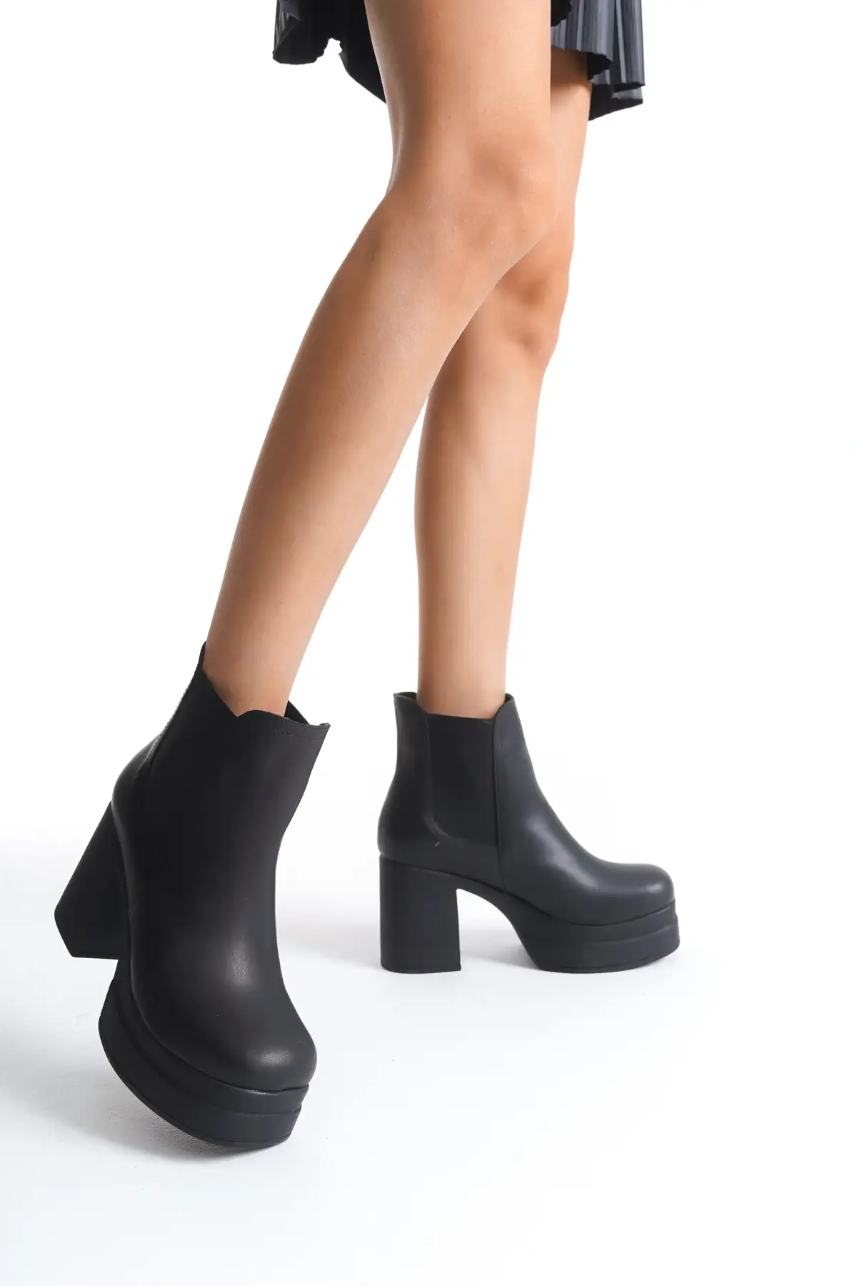 بوت و نیم بوت زنانه چکمه های پلتفرم طراحی یژه  با کفی لاستیکی دگانه برند Shoesers - 7761 بوت و نیم بوت زنانه چکمه های پلتفرم طراحی یژه با کفی لاستیکی دگانه برند Shoesers - 7761