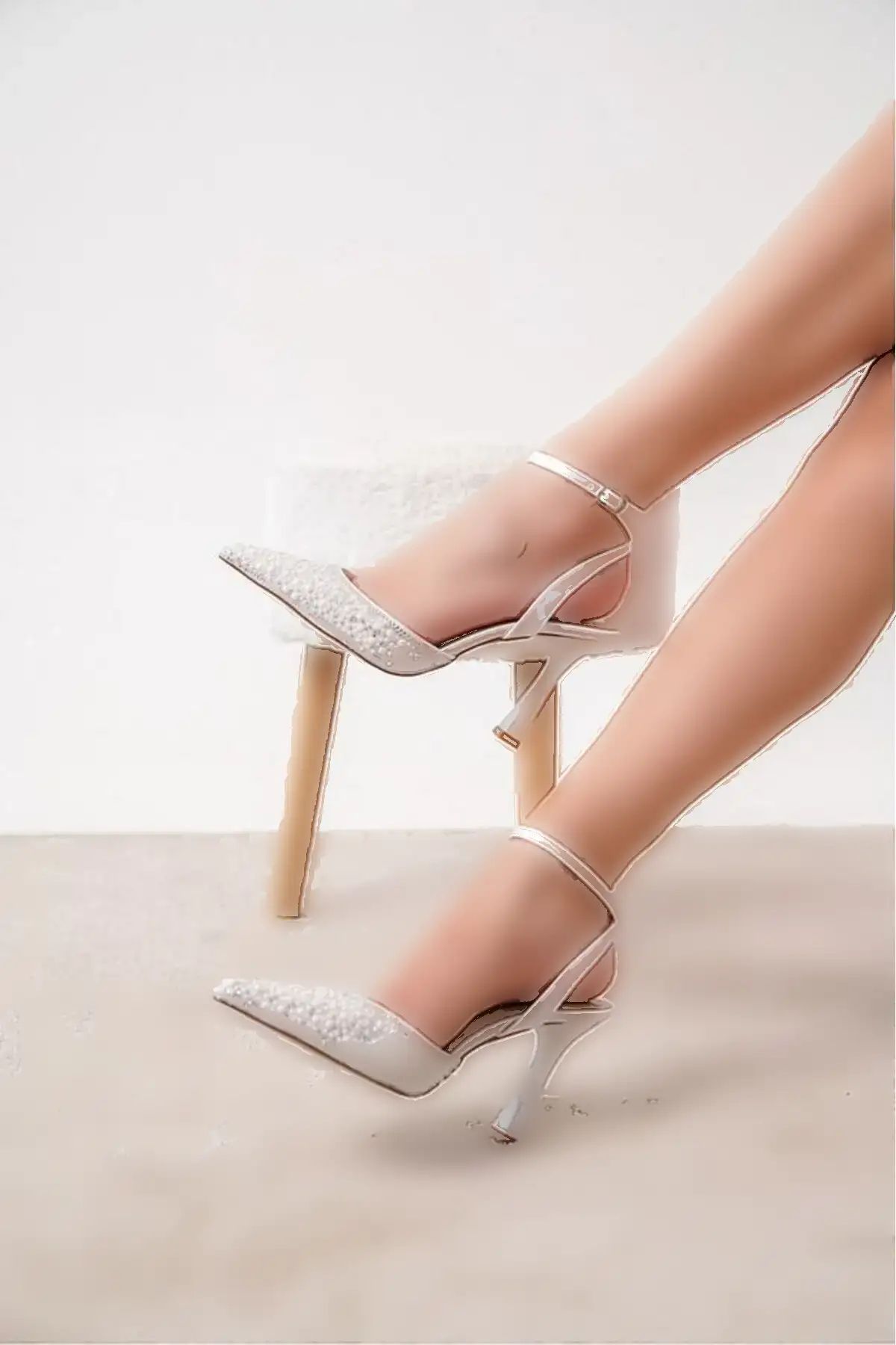 کفش پاشنه بلند زنانه  پاشنه  سفید با بند دور مچ و سنگهای مرواریدی زیبا | ترکیب شیک و جذاب برای مهمانی برند Women Lay-z - 7978 کفش پاشنه بلند زنانه پاشنه سفید با بند دور مچ و سنگهای مرواریدی زیبا | ترکیب شیک و جذاب برای مهمانی برند Women Lay-z - 7978