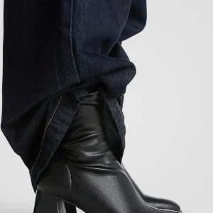 بوت و نیم‌ بوت زنانه چکمه پاشنه‌بلند متسط با مچ کشی برند Stradivarius - 7555