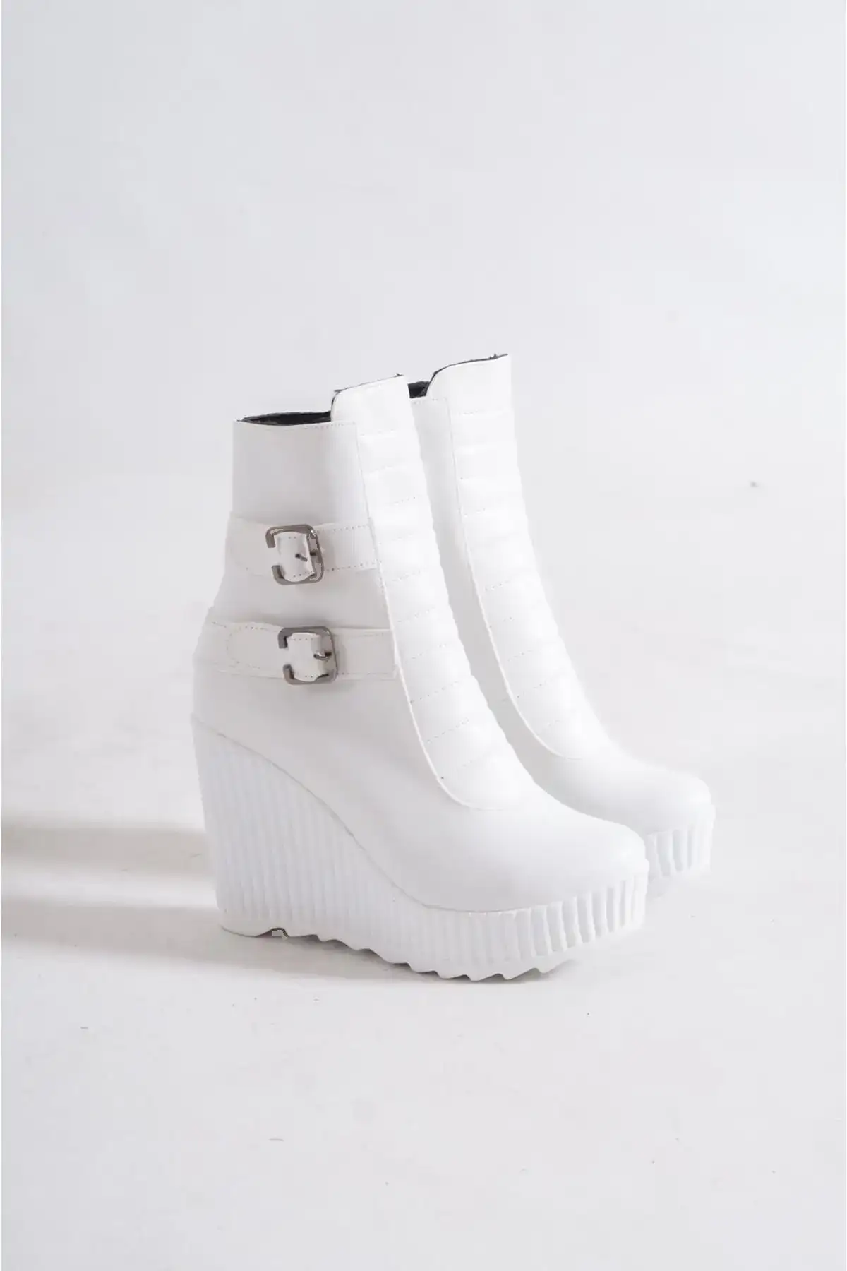 بوت و نیم بوت زنانه  پلتفرم  دایمند سفید برند POLO PRESTIGE - 7798 بوت و نیم بوت زنانه پلتفرم دایمند سفید برند POLO PRESTIGE - 7798