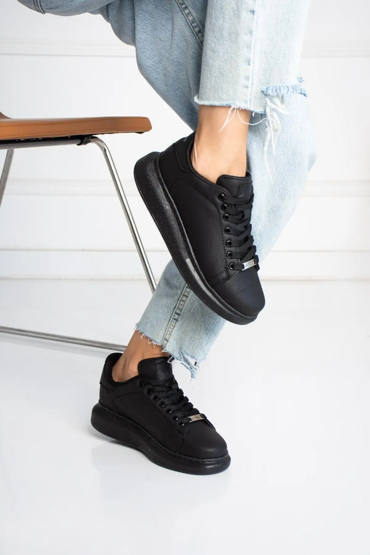 کفش کتانی زنانه  ورزشی  سیاه - 051 برند L.A Polo - 7955 کفش کتانی زنانه ورزشی سیاه - 051 برند L.A Polo - 7955