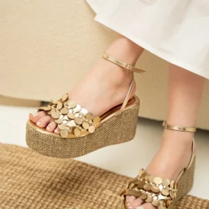 کفش صندل زنانه پلت فرم با جزئیات پاچین رکس گلد برند LAMİNTA - 8258