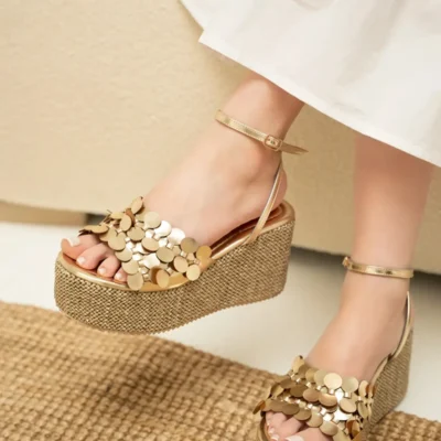 کفش صندل زنانه پلت فرم با جزئیات پاچین رکس گلد برند LAMİNTA - 8258