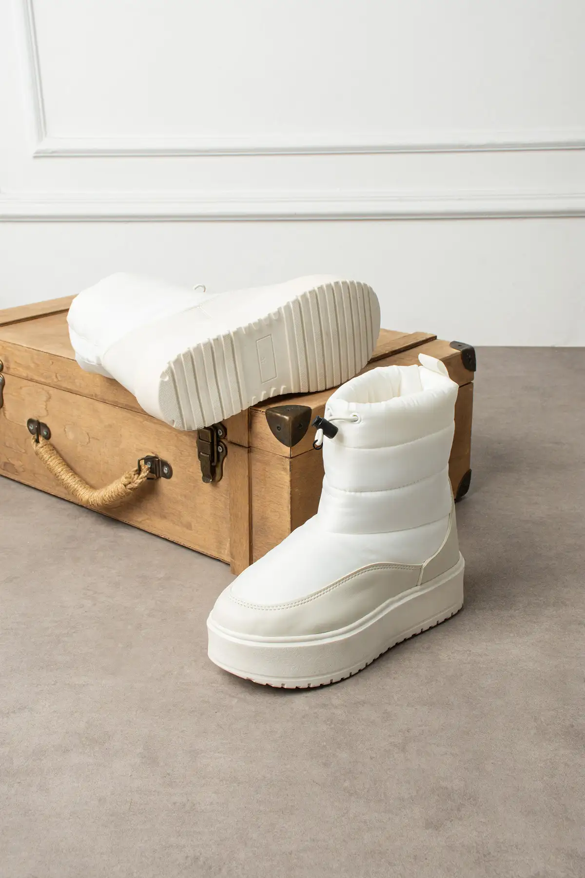 بوت و نیم بوت زنانه کتانی کرم رنگ کفی ضخیم  راحت مخصص زمستان از پارچه مقام برند Genel Markalar - 7693 بوت و نیم بوت زنانه کتانی کرم رنگ کفی ضخیم راحت مخصص زمستان از پارچه مقام برند Genel Markalar - 7693