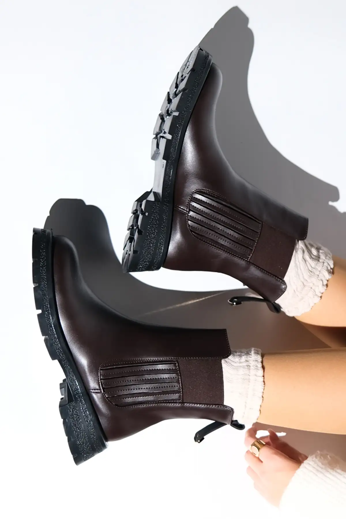 بوت و نیم بوت زنانه  چرم کمرکش  دنیاست. برند luvishoes - 7573 بوت و نیم بوت زنانه چرم کمرکش دنیاست. برند luvishoes - 7573