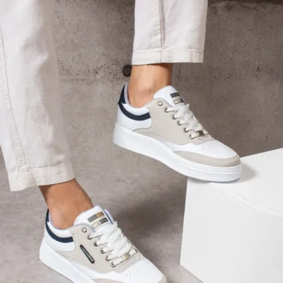 کفش اسپرت مردانه 907 ورزشی سفید با جزئیات کرمی و کفی سفید و بند سفید برند LesCarmine - 7732