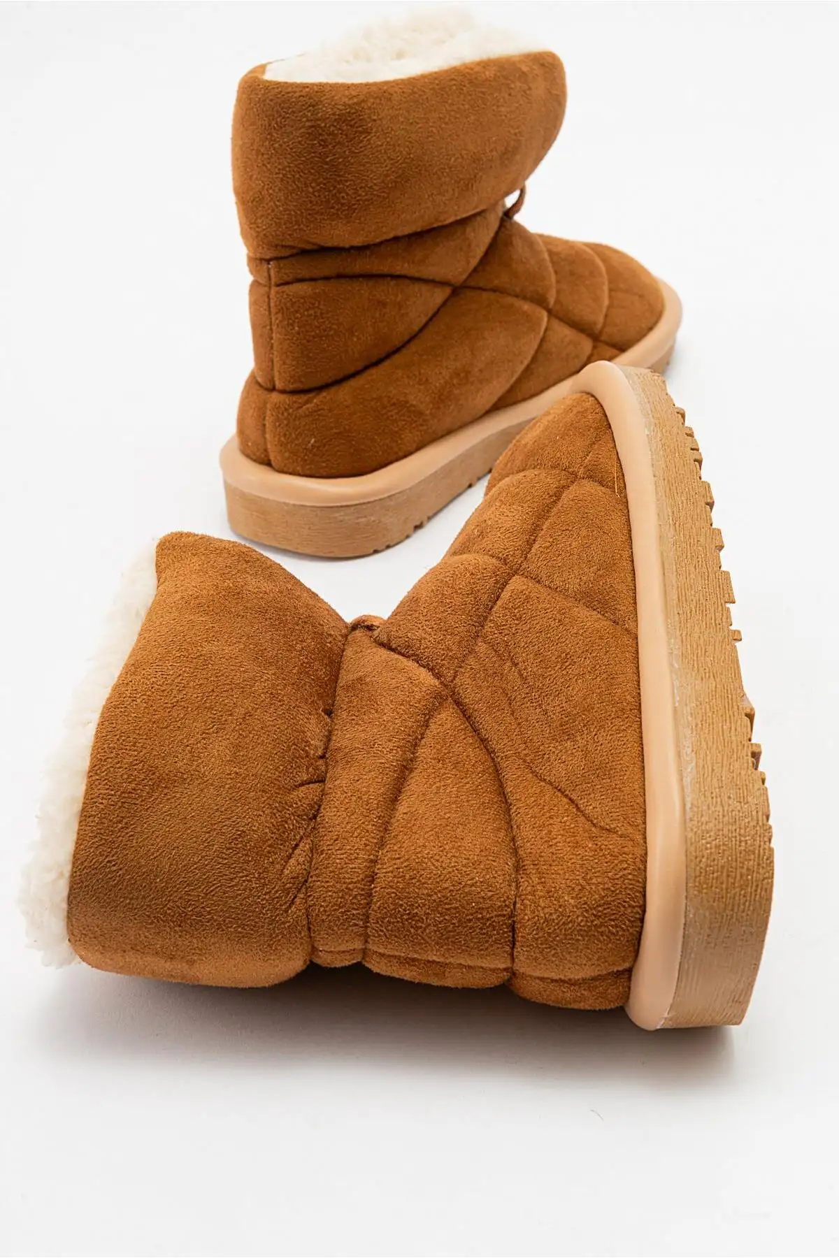 بوت و نیم بوت زنانه   با کفی ضد لغزش - چرم سئدی قههای برند Ccway - 7714 بوت و نیم بوت زنانه با کفی ضد لغزش - چرم سئدی قههای برند Ccway - 7714