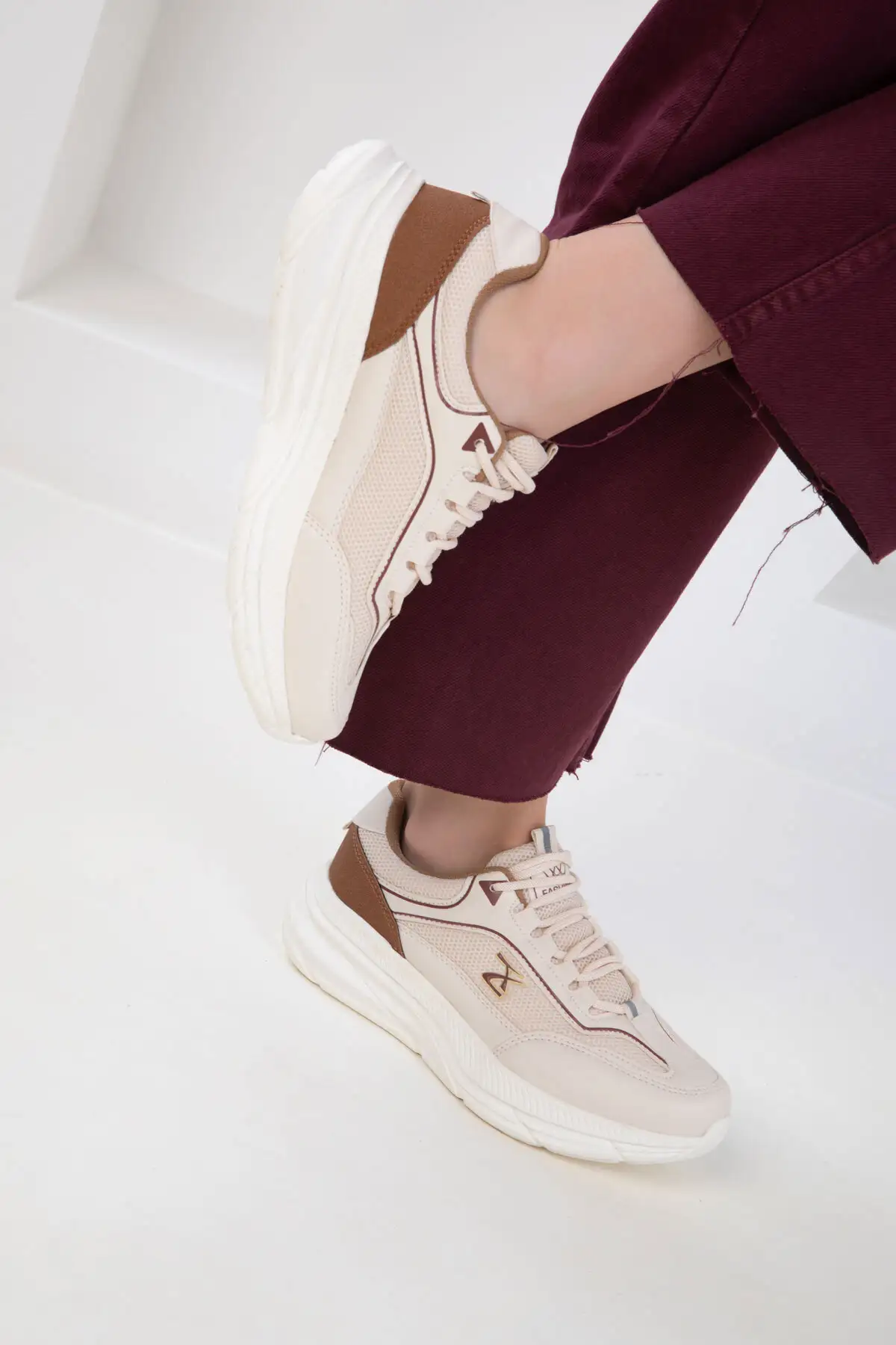 کفش کتانی زنانه  اسپرت  بیج-طلا 20414 برند SOHO - 7720 کفش کتانی زنانه اسپرت بیج-طلا 20414 برند SOHO - 7720