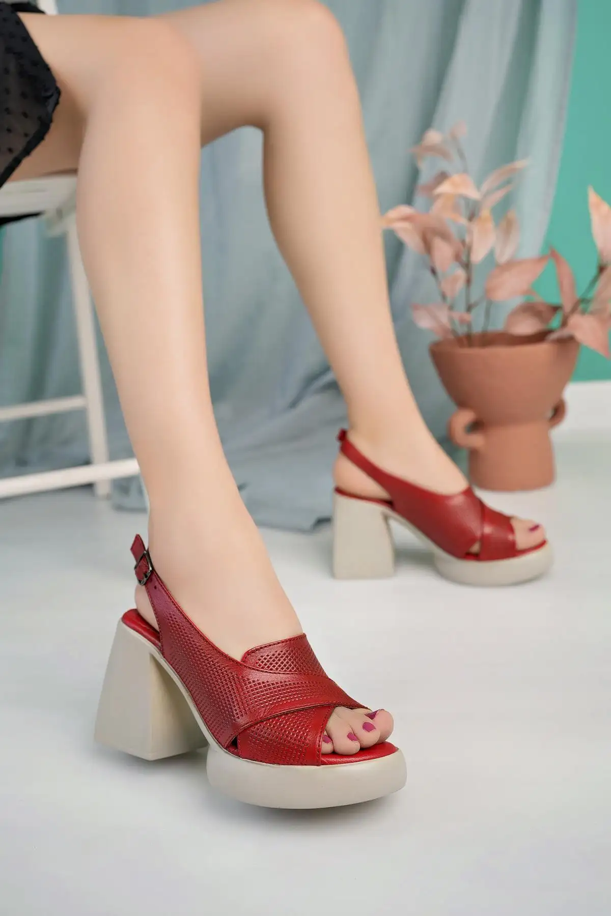 کفش صندل زنانه روزمره با پاشنه بلند از چرم طبیعی DD0179 برند Diego Carlotti - 8233