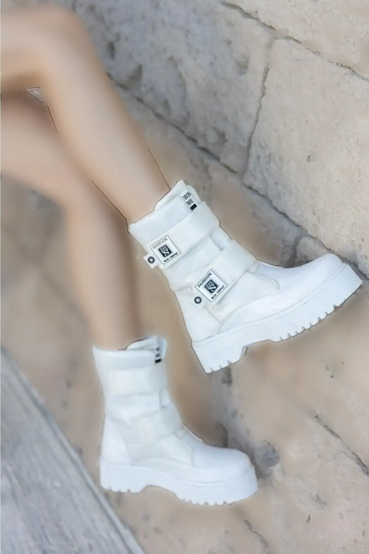 بوت و نیم‌ بوت زنانه برفی فصل جدید برند Aleza Shoes - 7657