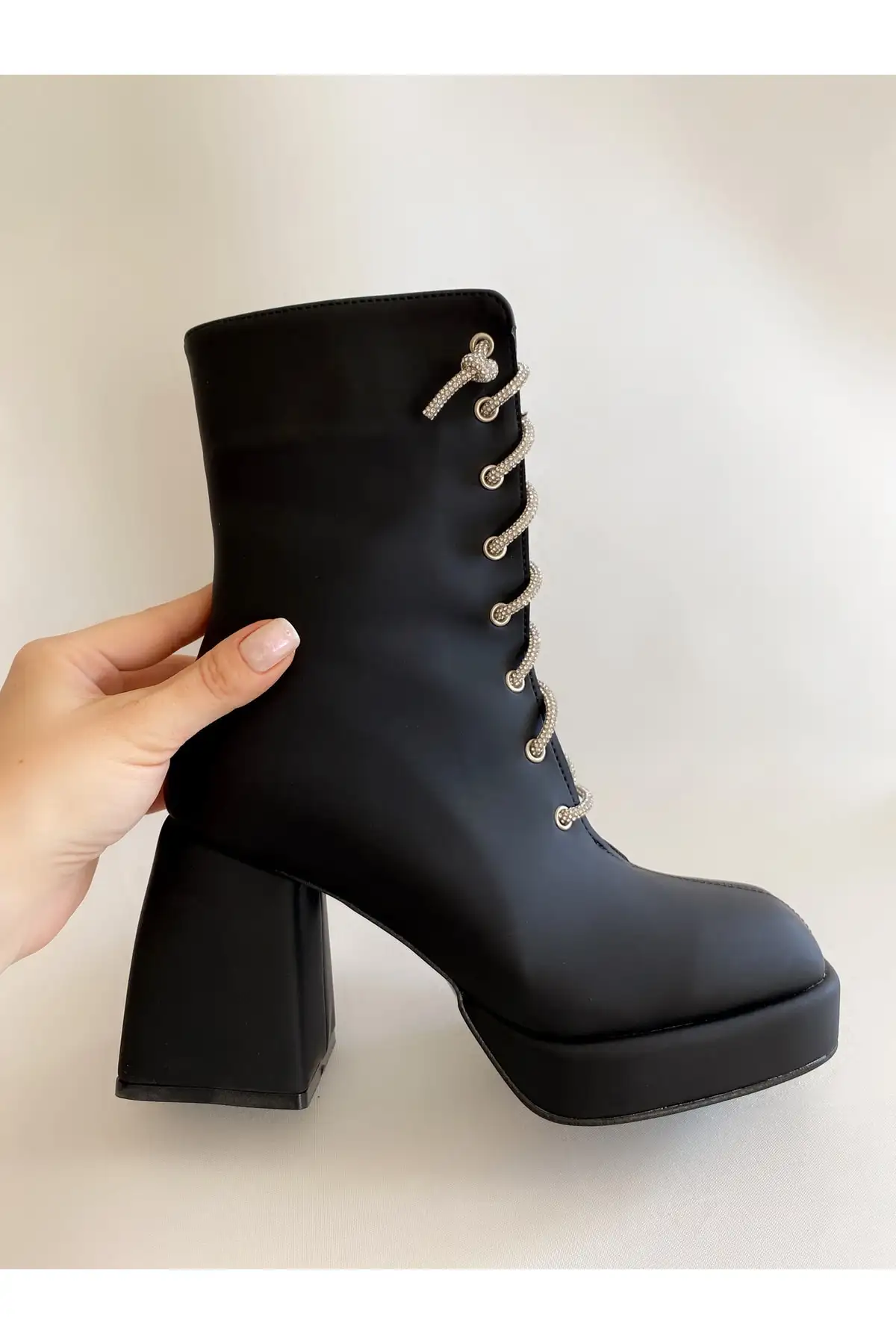 بوت و نیم بوت زنانه  پاشنهبلند پلتفرم چرم مات مشکی  با سنگهای کریستالی برند goodbye - 7822 بوت و نیم بوت زنانه پاشنهبلند پلتفرم چرم مات مشکی با سنگهای کریستالی برند goodbye - 7822