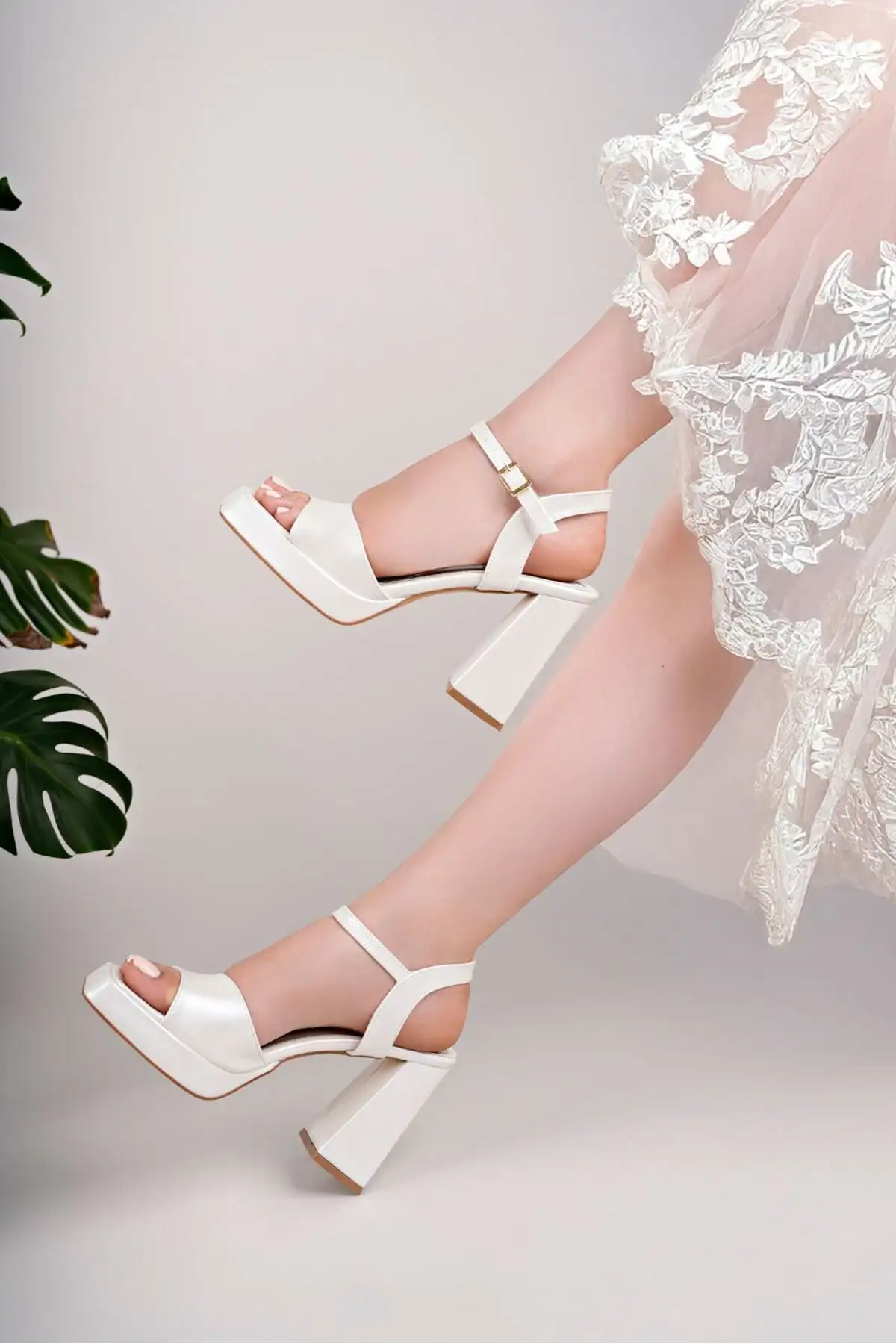 کفش پاشنه بلند زنانه  عروس پلتفرم با پاشنه  و گوشهدار  برند Lölük Moda - 7979 کفش پاشنه بلند زنانه عروس پلتفرم با پاشنه و گوشهدار برند Lölük Moda - 7979