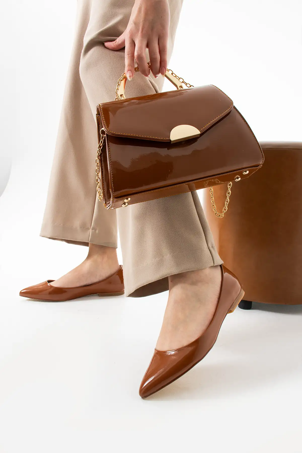 کفش تخت زنانه  روزمره  قهوهای براق با نوک تیز برند Extra Shoes İstanbul - 8332 کفش تخت زنانه روزمره قهوهای براق با نوک تیز برند Extra Shoes İstanbul - 8332