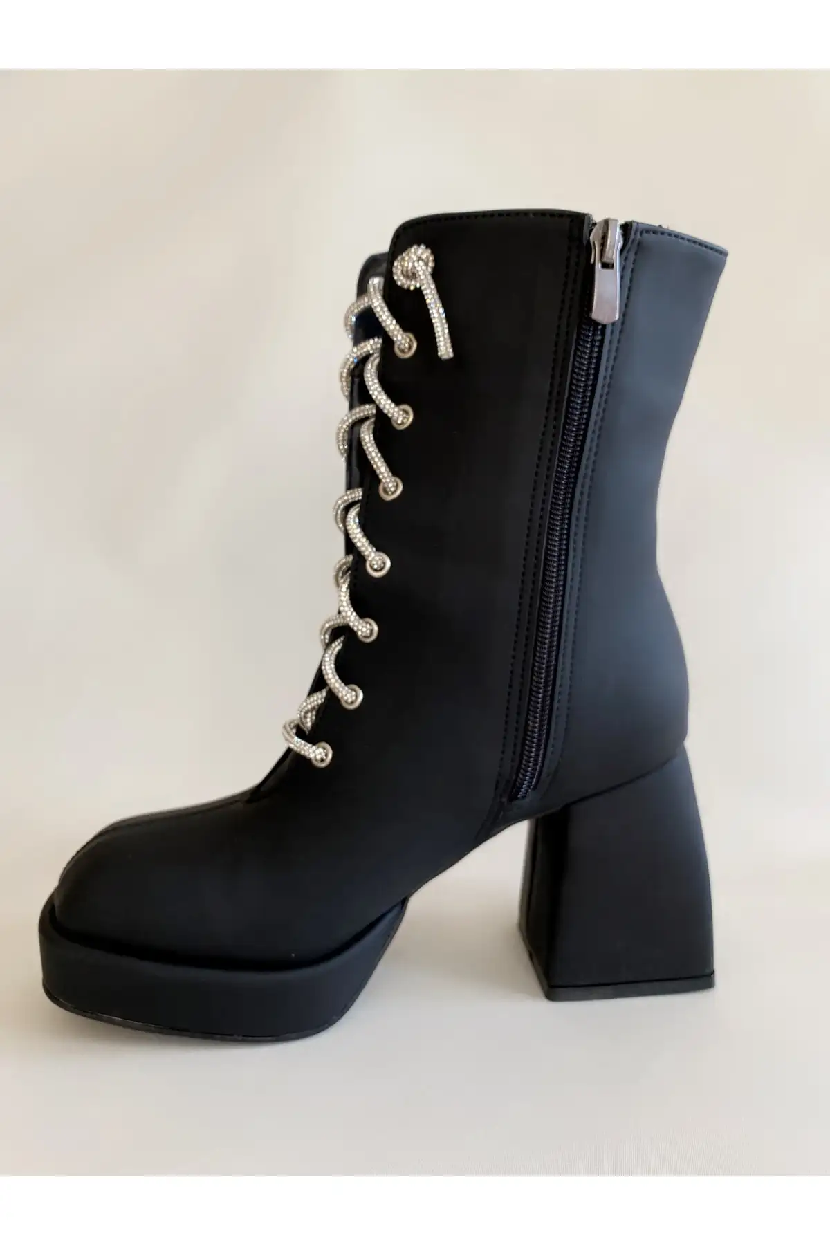 بوت و نیم بوت زنانه  پاشنهبلند پلتفرم چرم مات مشکی  با سنگهای کریستالی برند goodbye - 7822 بوت و نیم بوت زنانه پاشنهبلند پلتفرم چرم مات مشکی با سنگهای کریستالی برند goodbye - 7822