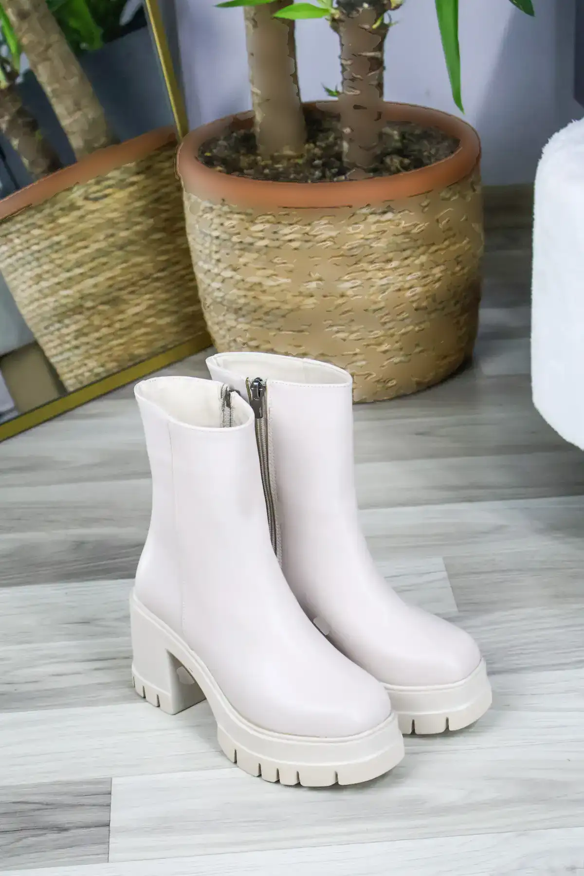 بوت و نیم بوت زنانه  قههای  با پلتفرم 8 سانتی متر  زیپدار برند asmi shoes - 7781 بوت و نیم بوت زنانه قههای با پلتفرم 8 سانتی متر زیپدار برند asmi shoes - 7781