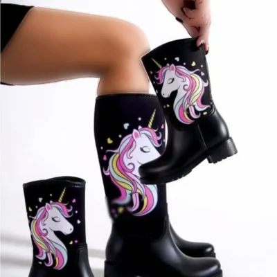 بوت بچگانه کفش بارانی دخترانه با طرح اسب تک شاخ و پشم نرم و ضد آب برند Sea&Blue - 7620