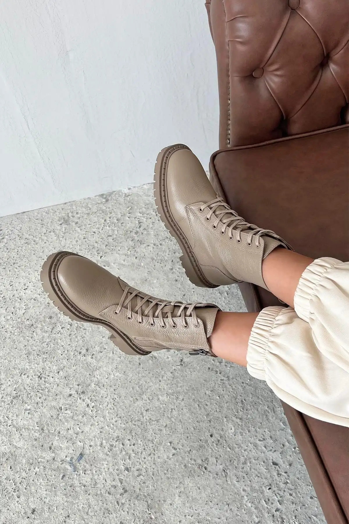 بوت و نیم‌ بوت زنانه پستالی یرجینا از چرم طبیعی به رنگ بژ برند Straswans - 7677